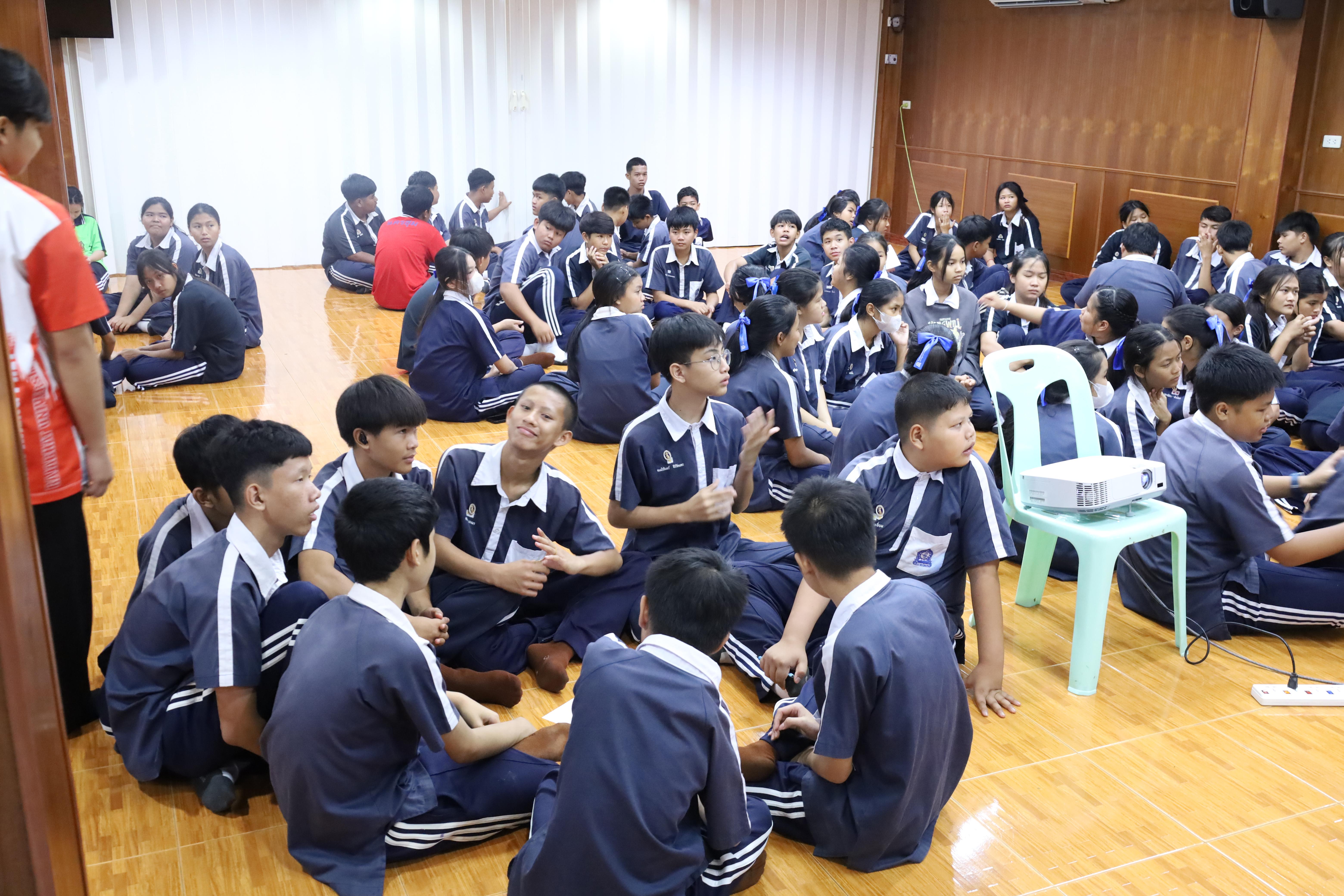 90. จัดกิจกรรมให้ความรู้ เรื่อง พื้นฐานทางสุขศึกษาและพลศึกษา ในด้านความรู้เกี่ยวกับสื่อโฆษณาไซเบอร์ ด้านระบบร่างกาย ด้านเพศศึกษา ด้านโรค และยาให้กับนักเรียนชั้นมัธยมศึกษาตอนต้น โรงเรียนวชิรปราการวิทยาคม