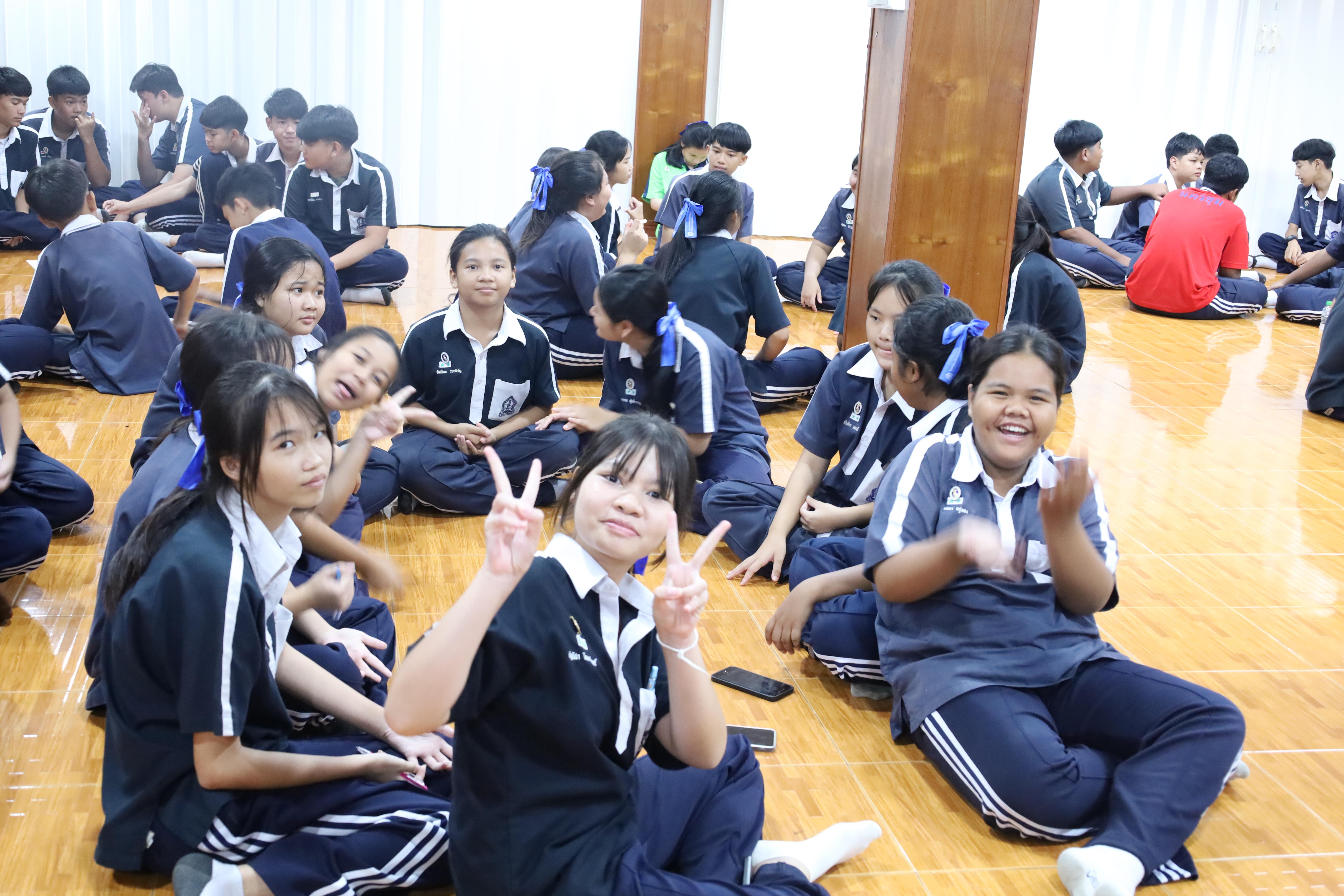 91. จัดกิจกรรมให้ความรู้ เรื่อง พื้นฐานทางสุขศึกษาและพลศึกษา ในด้านความรู้เกี่ยวกับสื่อโฆษณาไซเบอร์ ด้านระบบร่างกาย ด้านเพศศึกษา ด้านโรค และยาให้กับนักเรียนชั้นมัธยมศึกษาตอนต้น โรงเรียนวชิรปราการวิทยาคม