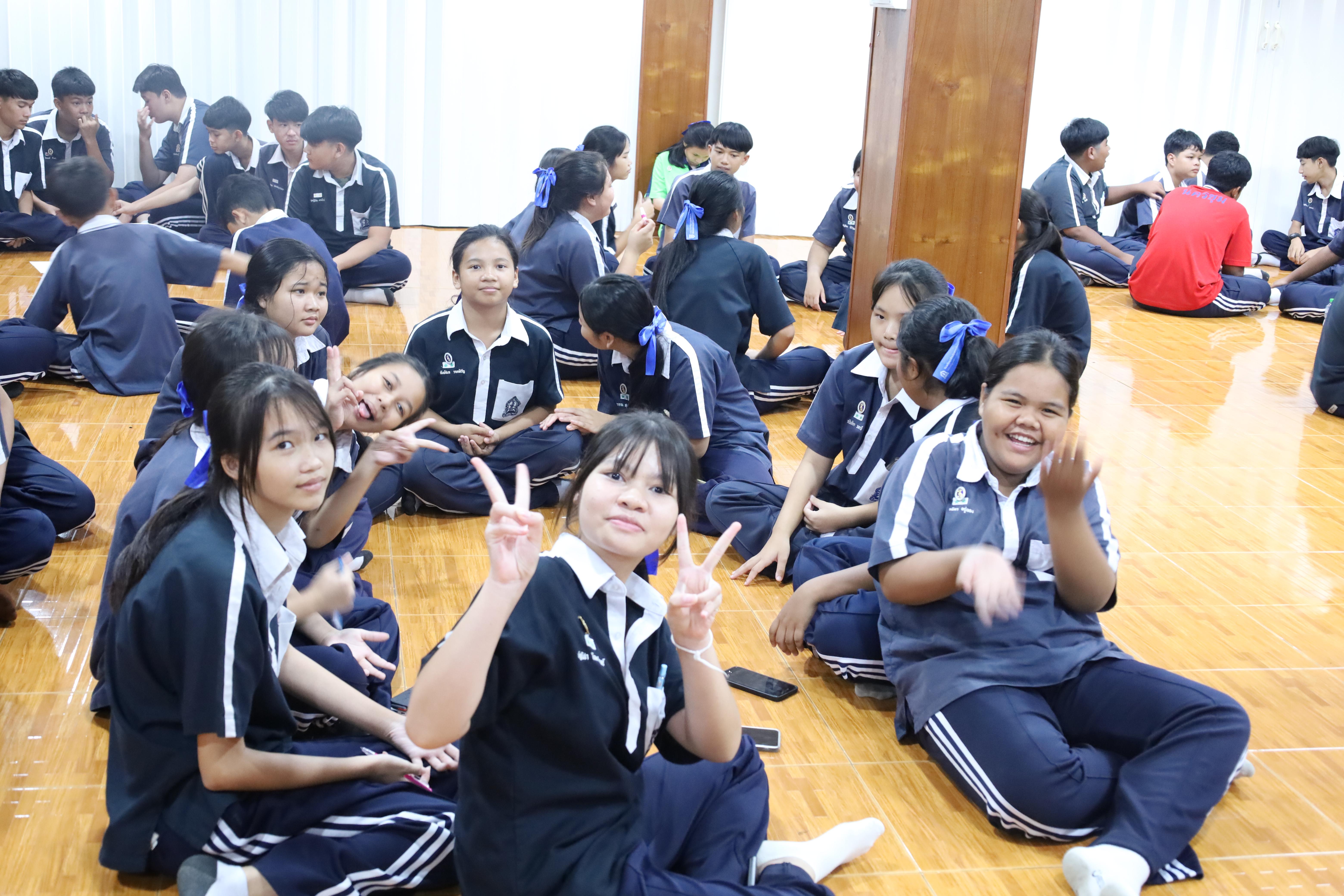 92. จัดกิจกรรมให้ความรู้ เรื่อง พื้นฐานทางสุขศึกษาและพลศึกษา ในด้านความรู้เกี่ยวกับสื่อโฆษณาไซเบอร์ ด้านระบบร่างกาย ด้านเพศศึกษา ด้านโรค และยาให้กับนักเรียนชั้นมัธยมศึกษาตอนต้น โรงเรียนวชิรปราการวิทยาคม