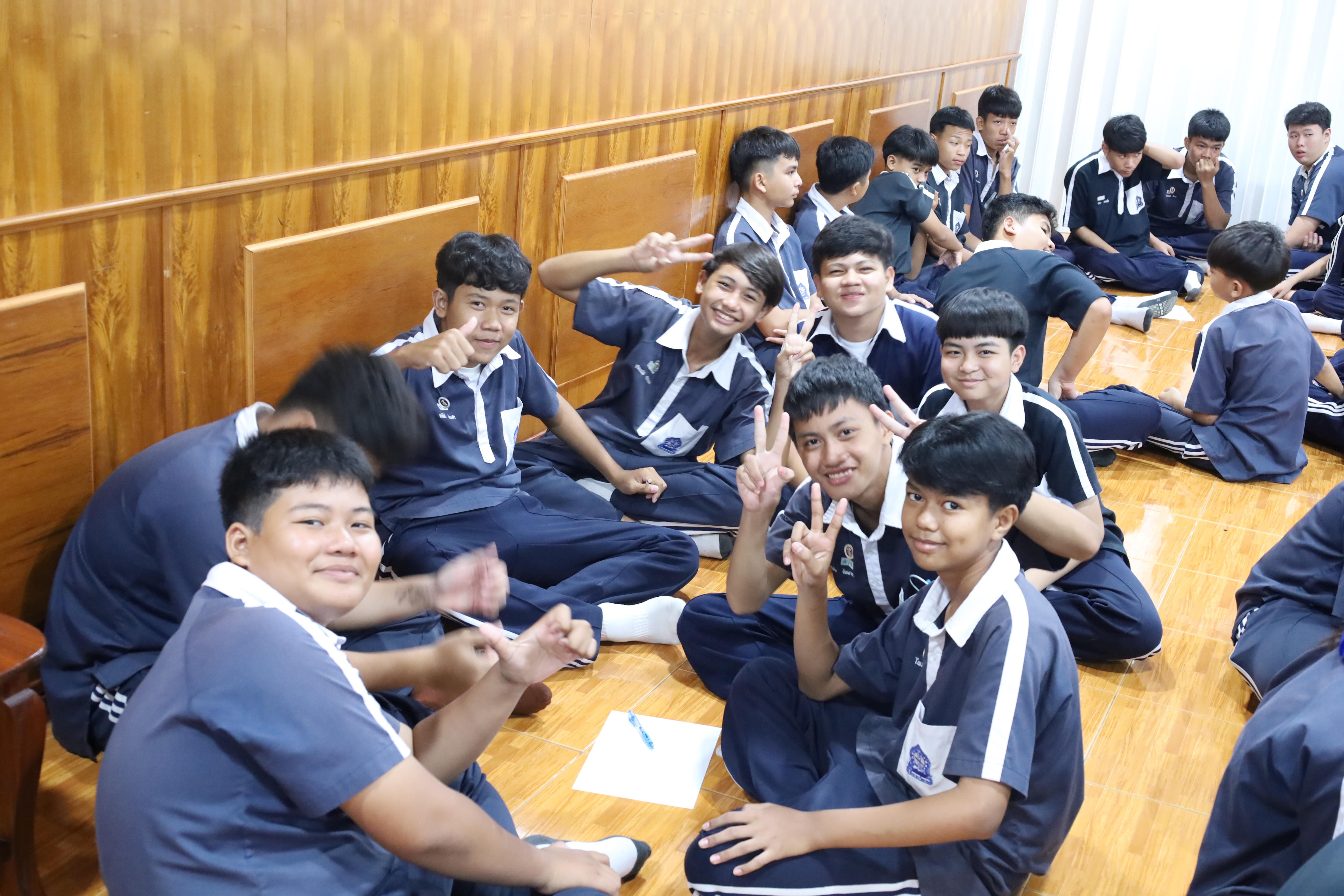 93. จัดกิจกรรมให้ความรู้ เรื่อง พื้นฐานทางสุขศึกษาและพลศึกษา ในด้านความรู้เกี่ยวกับสื่อโฆษณาไซเบอร์ ด้านระบบร่างกาย ด้านเพศศึกษา ด้านโรค และยาให้กับนักเรียนชั้นมัธยมศึกษาตอนต้น โรงเรียนวชิรปราการวิทยาคม