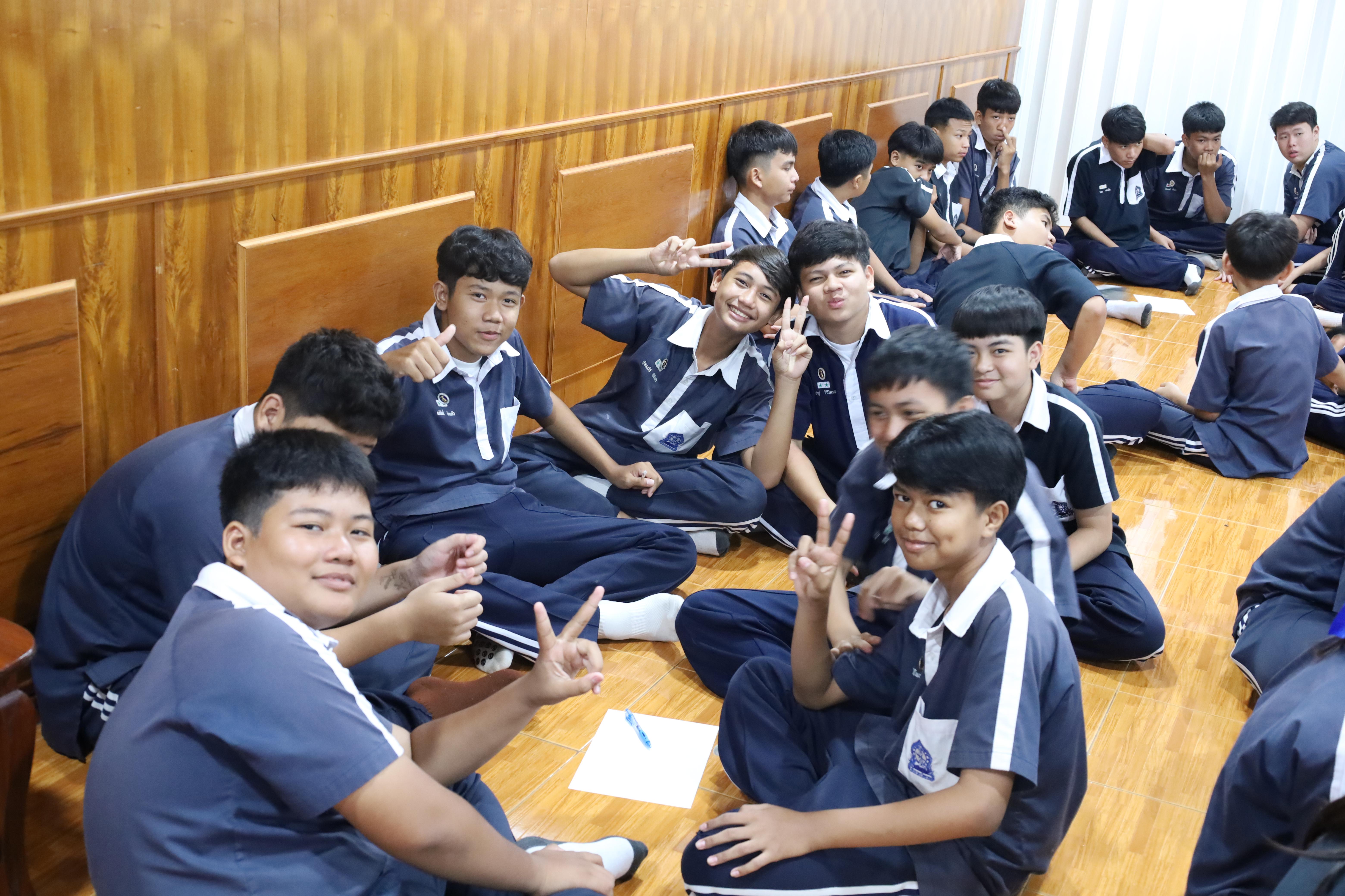 94. จัดกิจกรรมให้ความรู้ เรื่อง พื้นฐานทางสุขศึกษาและพลศึกษา ในด้านความรู้เกี่ยวกับสื่อโฆษณาไซเบอร์ ด้านระบบร่างกาย ด้านเพศศึกษา ด้านโรค และยาให้กับนักเรียนชั้นมัธยมศึกษาตอนต้น โรงเรียนวชิรปราการวิทยาคม