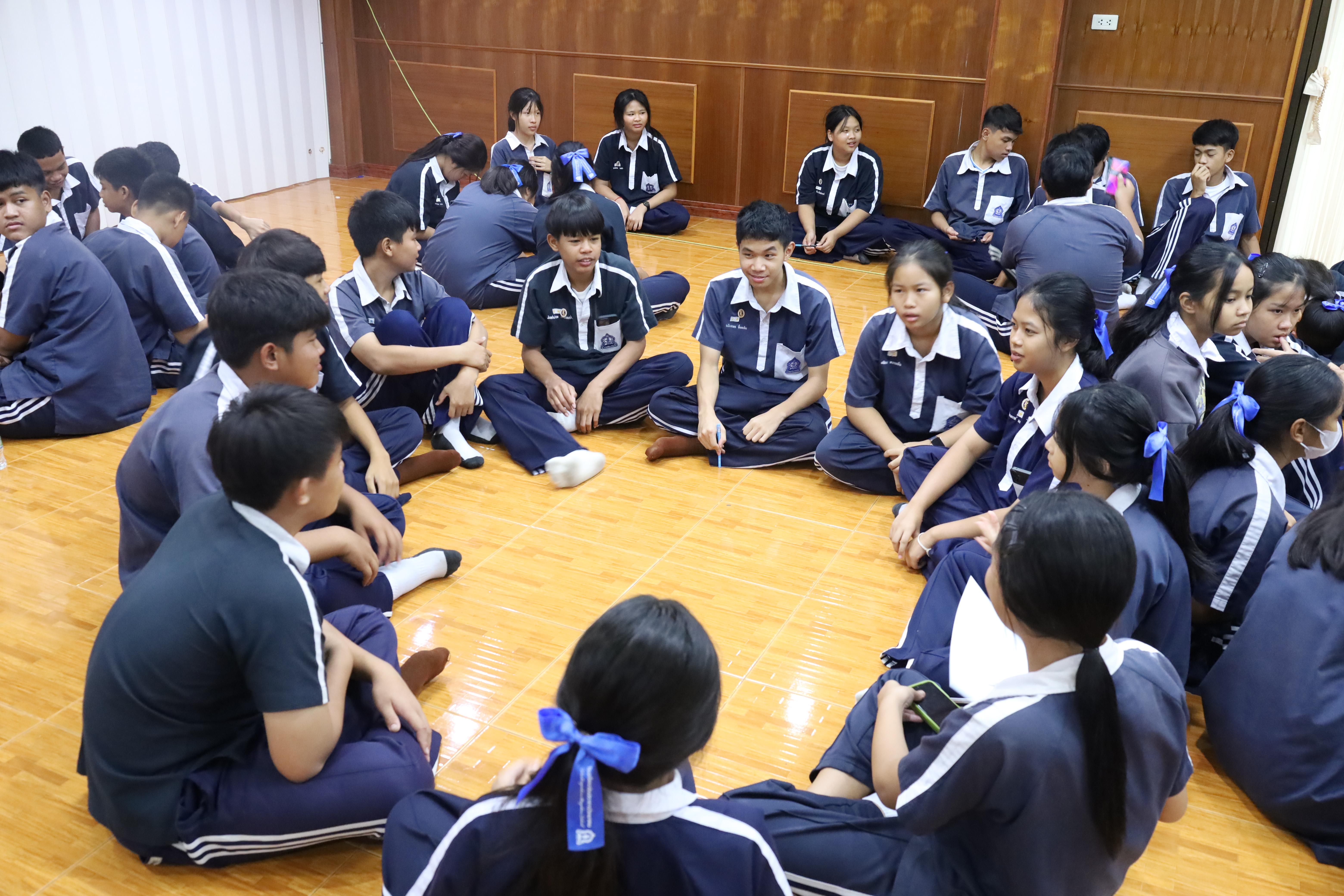 96. จัดกิจกรรมให้ความรู้ เรื่อง พื้นฐานทางสุขศึกษาและพลศึกษา ในด้านความรู้เกี่ยวกับสื่อโฆษณาไซเบอร์ ด้านระบบร่างกาย ด้านเพศศึกษา ด้านโรค และยาให้กับนักเรียนชั้นมัธยมศึกษาตอนต้น โรงเรียนวชิรปราการวิทยาคม