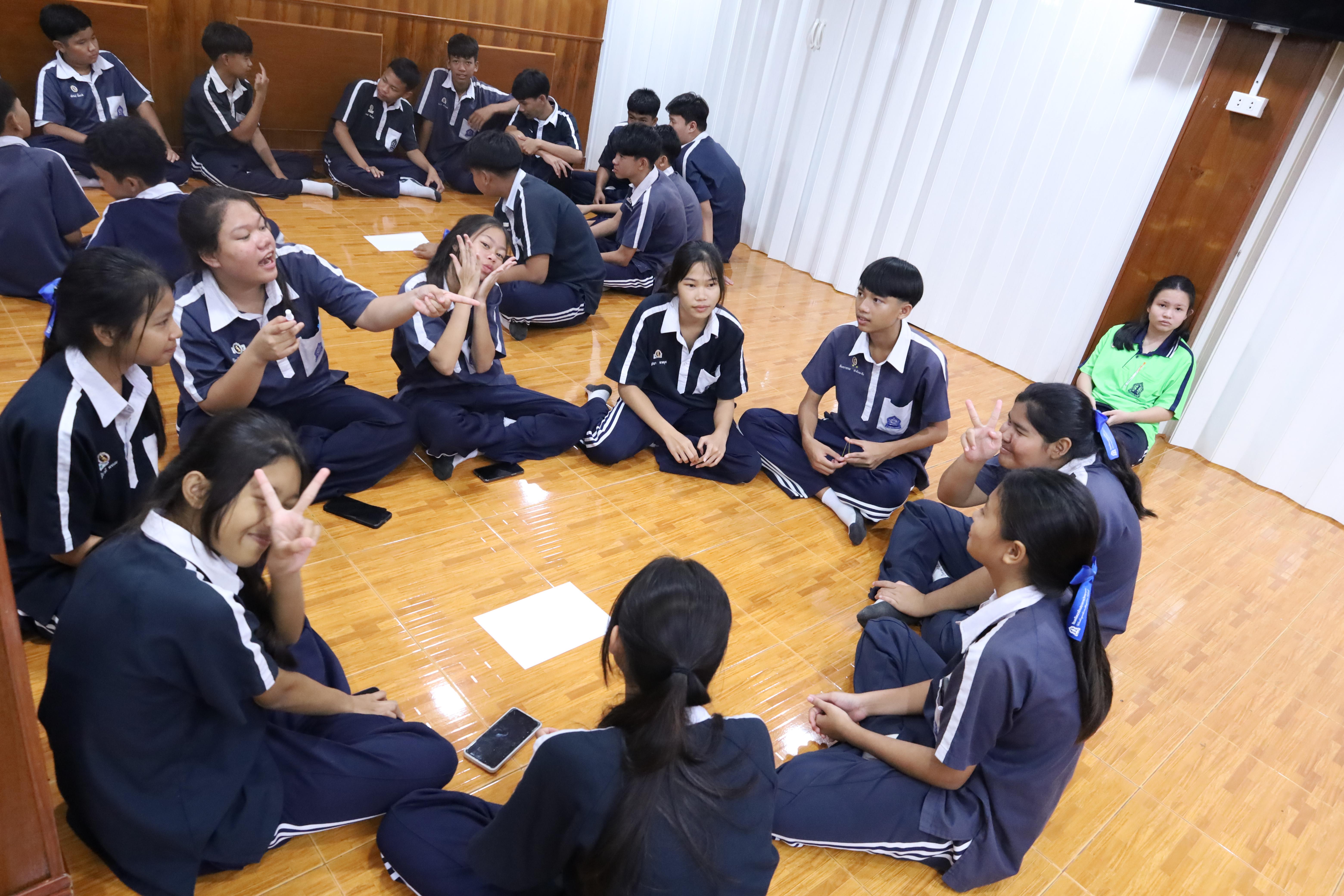 97. จัดกิจกรรมให้ความรู้ เรื่อง พื้นฐานทางสุขศึกษาและพลศึกษา ในด้านความรู้เกี่ยวกับสื่อโฆษณาไซเบอร์ ด้านระบบร่างกาย ด้านเพศศึกษา ด้านโรค และยาให้กับนักเรียนชั้นมัธยมศึกษาตอนต้น โรงเรียนวชิรปราการวิทยาคม