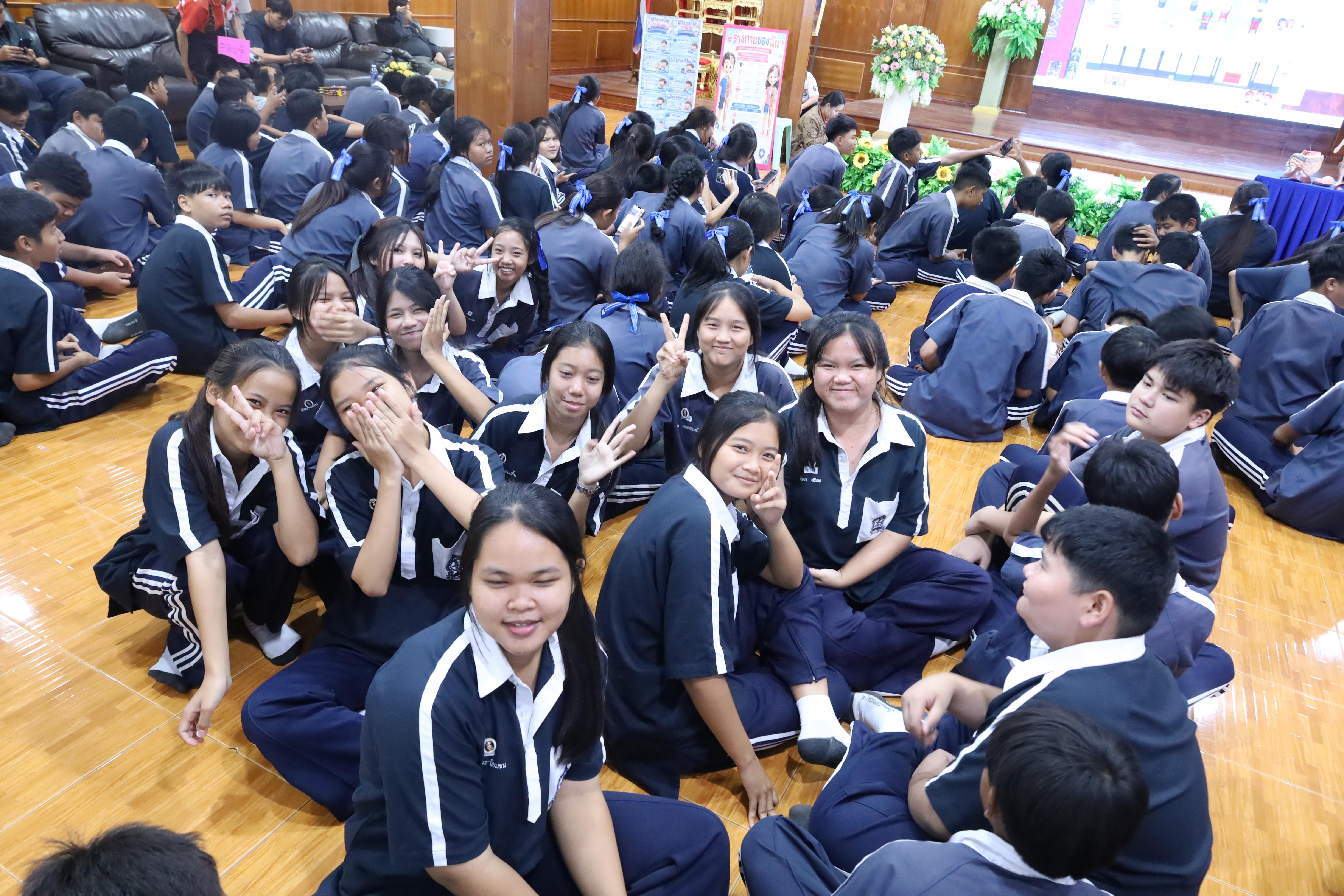 104. จัดกิจกรรมให้ความรู้ เรื่อง พื้นฐานทางสุขศึกษาและพลศึกษา ในด้านความรู้เกี่ยวกับสื่อโฆษณาไซเบอร์ ด้านระบบร่างกาย ด้านเพศศึกษา ด้านโรค และยาให้กับนักเรียนชั้นมัธยมศึกษาตอนต้น โรงเรียนวชิรปราการวิทยาคม