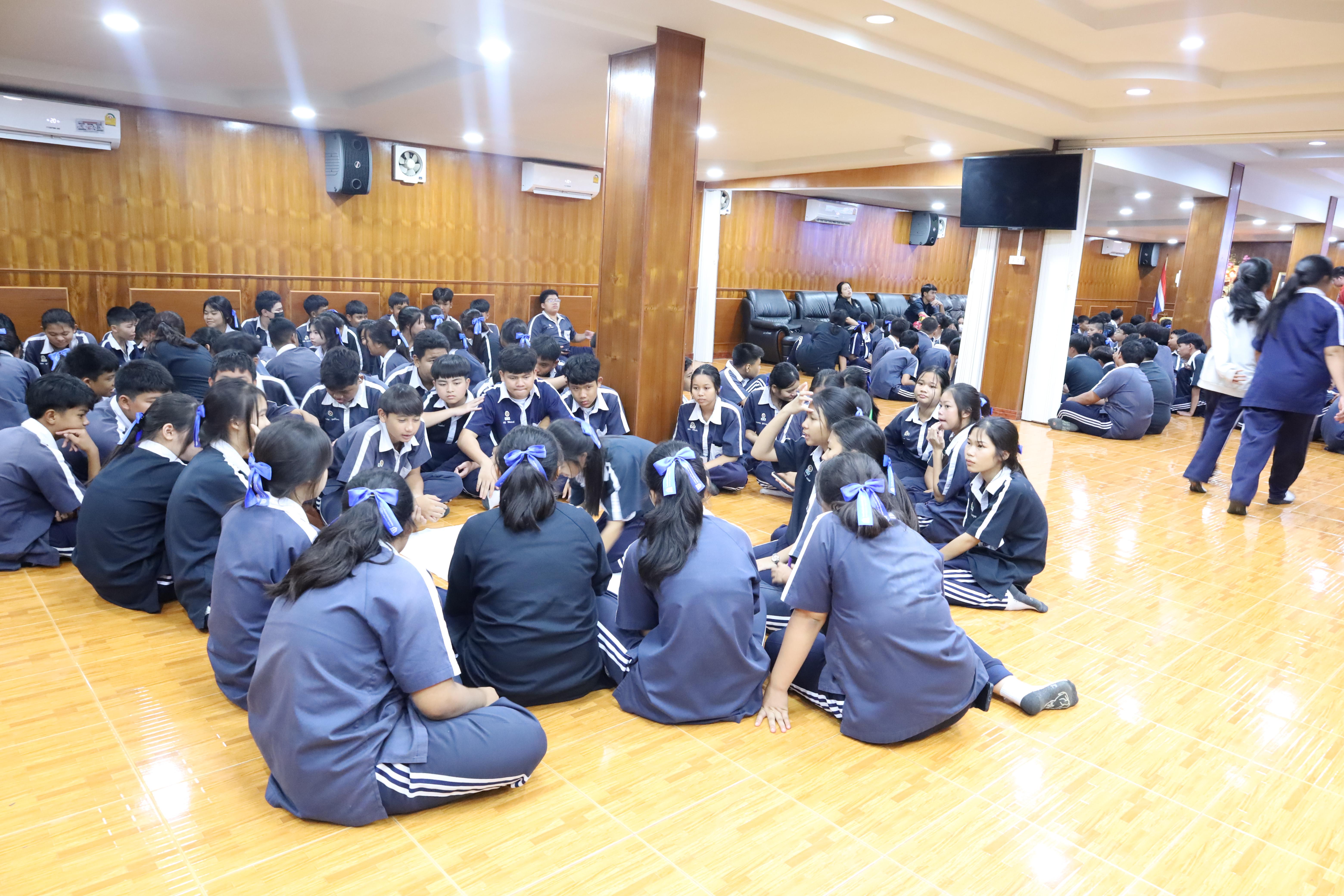 122. จัดกิจกรรมให้ความรู้ เรื่อง พื้นฐานทางสุขศึกษาและพลศึกษา ในด้านความรู้เกี่ยวกับสื่อโฆษณาไซเบอร์ ด้านระบบร่างกาย ด้านเพศศึกษา ด้านโรค และยาให้กับนักเรียนชั้นมัธยมศึกษาตอนต้น โรงเรียนวชิรปราการวิทยาคม