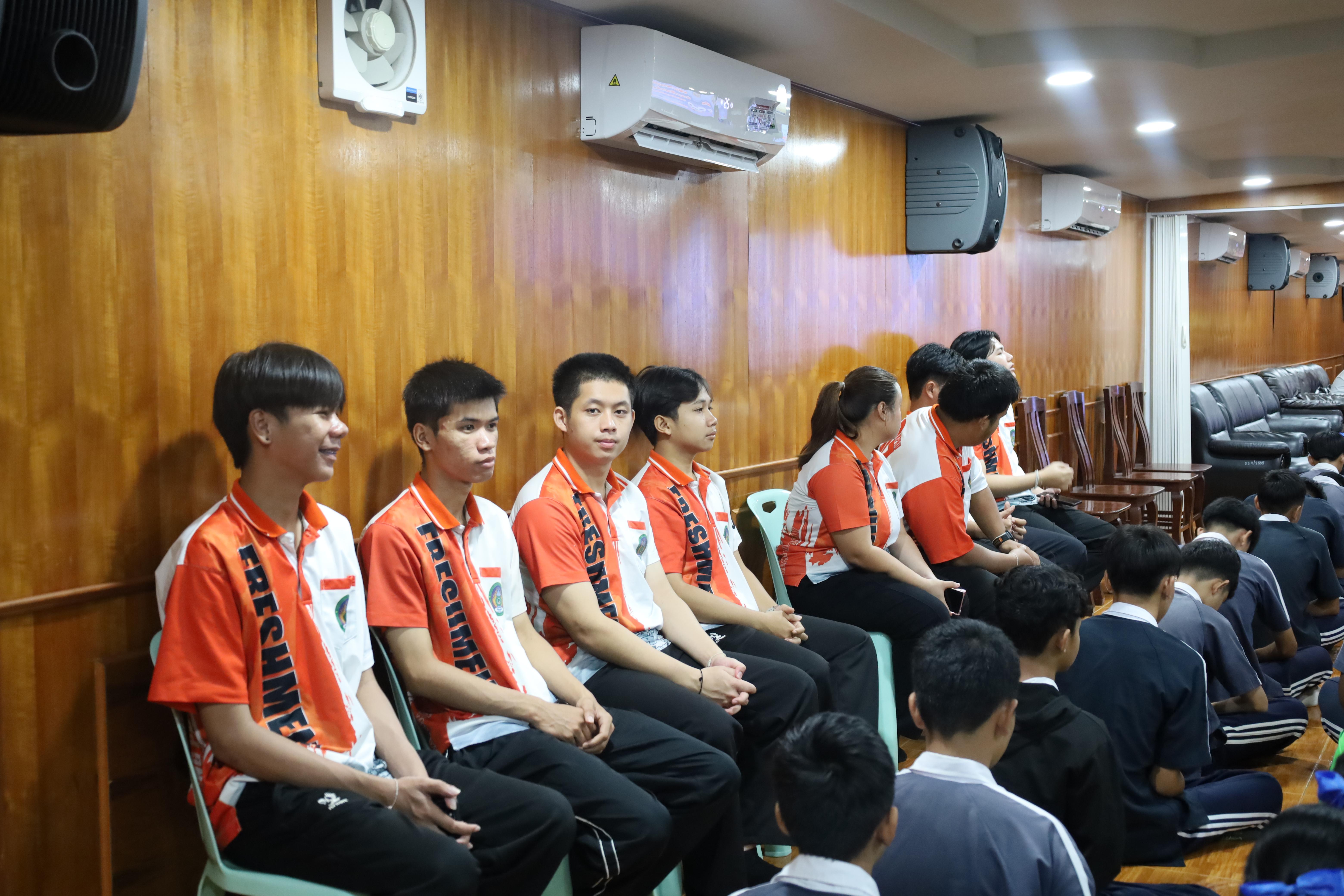 135. จัดกิจกรรมให้ความรู้ เรื่อง พื้นฐานทางสุขศึกษาและพลศึกษา ในด้านความรู้เกี่ยวกับสื่อโฆษณาไซเบอร์ ด้านระบบร่างกาย ด้านเพศศึกษา ด้านโรค และยาให้กับนักเรียนชั้นมัธยมศึกษาตอนต้น โรงเรียนวชิรปราการวิทยาคม