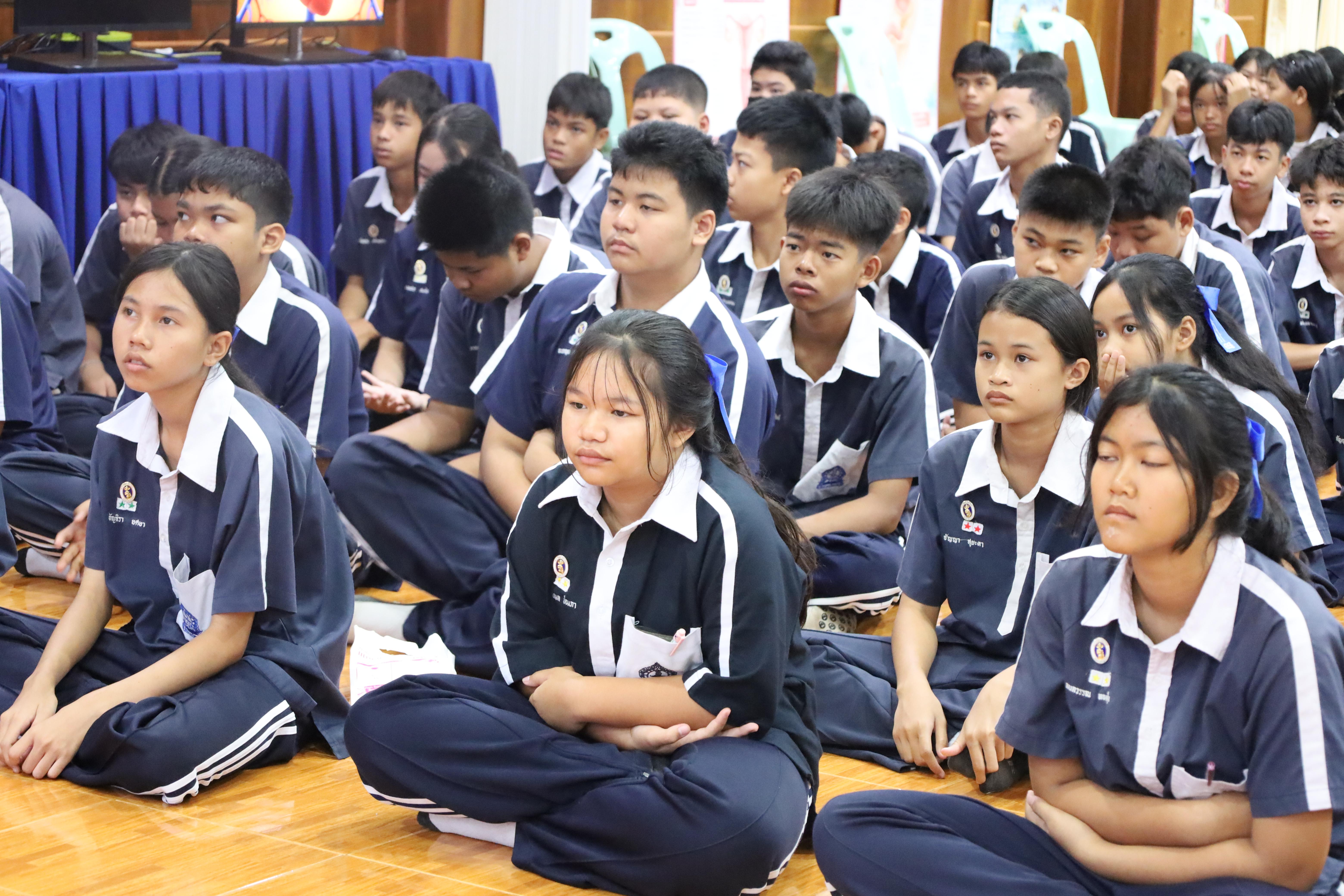 169. จัดกิจกรรมให้ความรู้ เรื่อง พื้นฐานทางสุขศึกษาและพลศึกษา ในด้านความรู้เกี่ยวกับสื่อโฆษณาไซเบอร์ ด้านระบบร่างกาย ด้านเพศศึกษา ด้านโรค และยาให้กับนักเรียนชั้นมัธยมศึกษาตอนต้น โรงเรียนวชิรปราการวิทยาคม