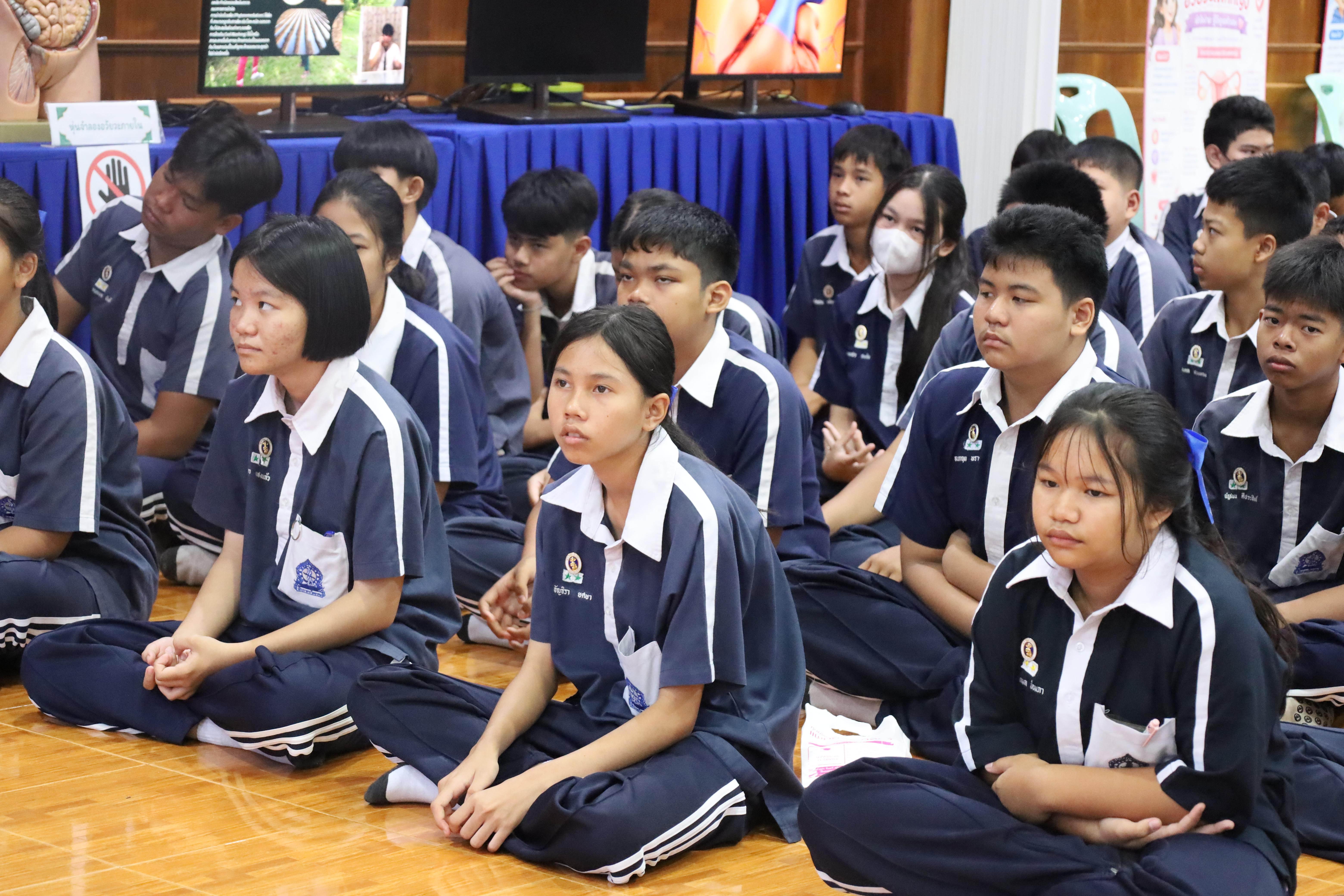 170. จัดกิจกรรมให้ความรู้ เรื่อง พื้นฐานทางสุขศึกษาและพลศึกษา ในด้านความรู้เกี่ยวกับสื่อโฆษณาไซเบอร์ ด้านระบบร่างกาย ด้านเพศศึกษา ด้านโรค และยาให้กับนักเรียนชั้นมัธยมศึกษาตอนต้น โรงเรียนวชิรปราการวิทยาคม