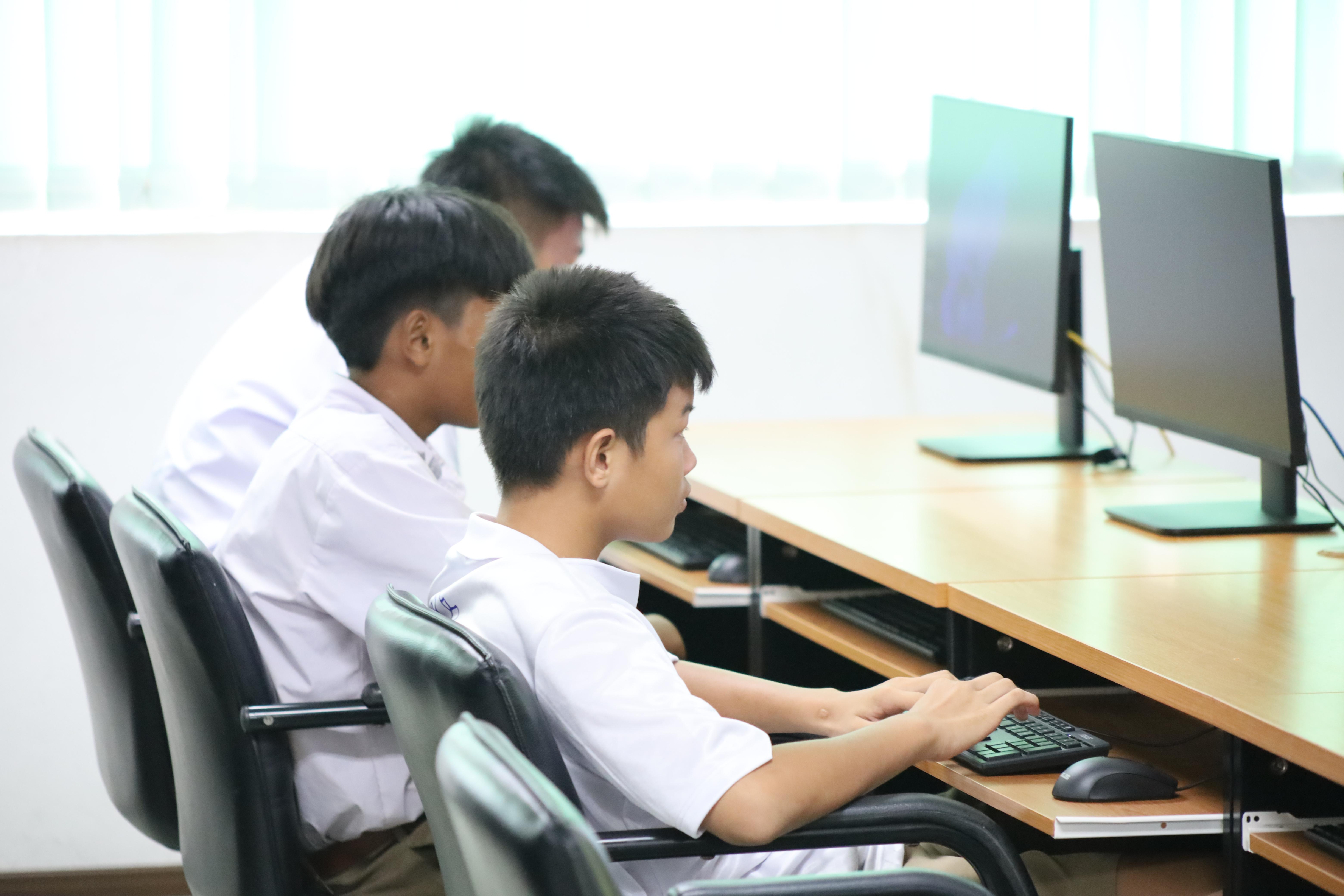 31. กิจกรรมการบูรณาการการจัดการเรียนการสอนกับการบริการวิชาการในสถานศึกษารายวิชาคณิตศาสตร์สำหรับครูคอมพิวเตอร์