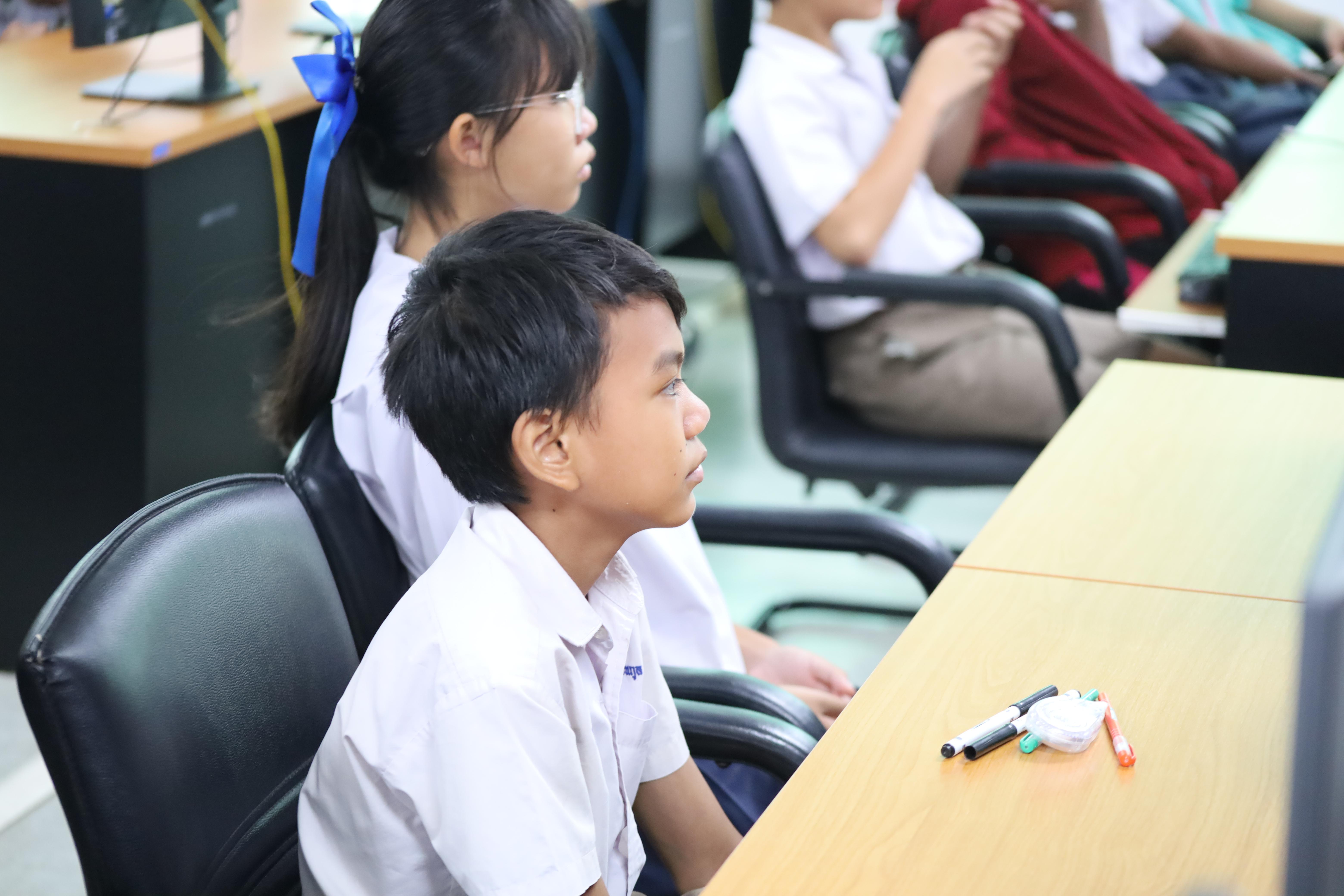 32. กิจกรรมการบูรณาการการจัดการเรียนการสอนกับการบริการวิชาการในสถานศึกษารายวิชาคณิตศาสตร์สำหรับครูคอมพิวเตอร์
