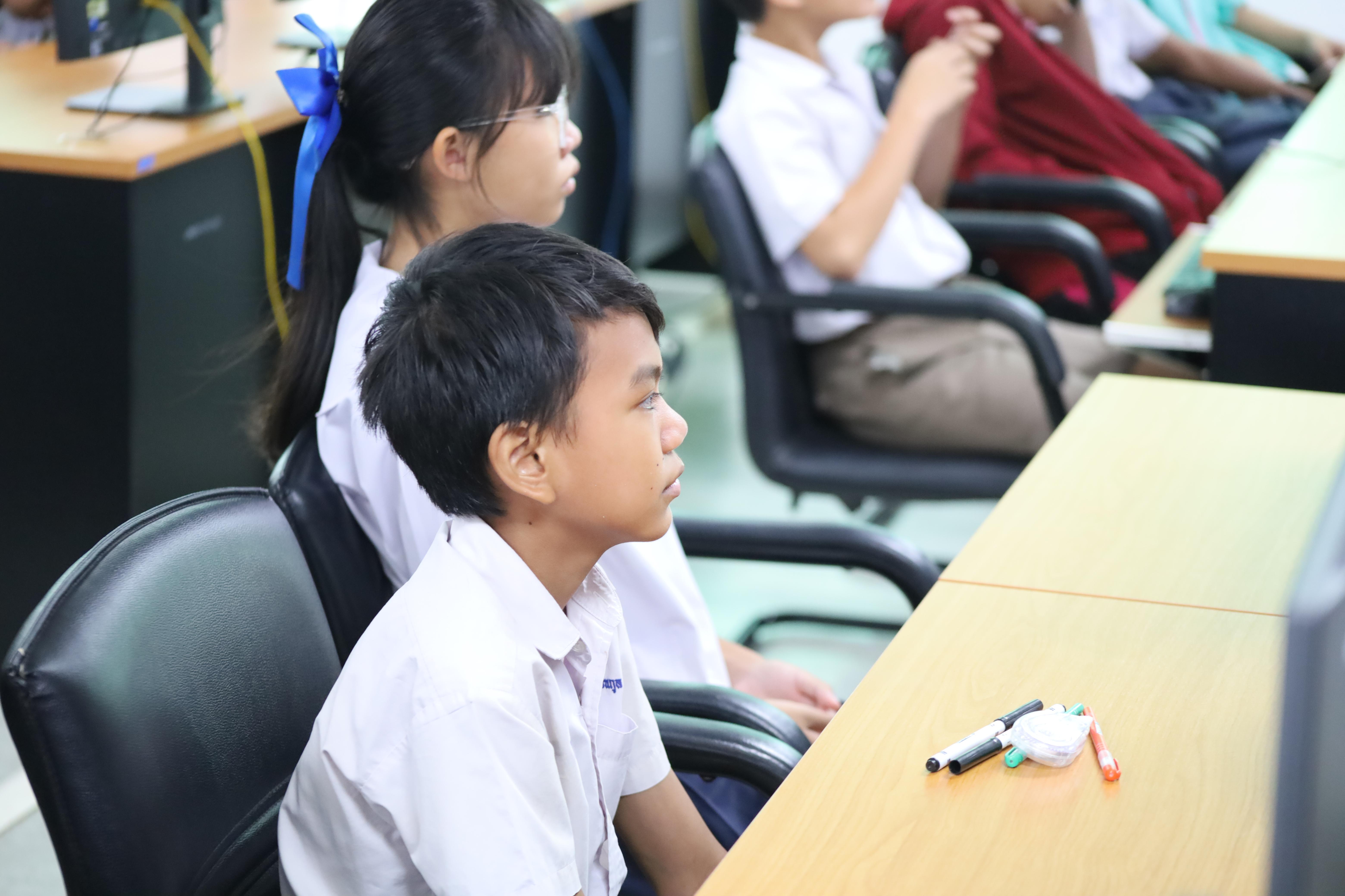 33. กิจกรรมการบูรณาการการจัดการเรียนการสอนกับการบริการวิชาการในสถานศึกษารายวิชาคณิตศาสตร์สำหรับครูคอมพิวเตอร์