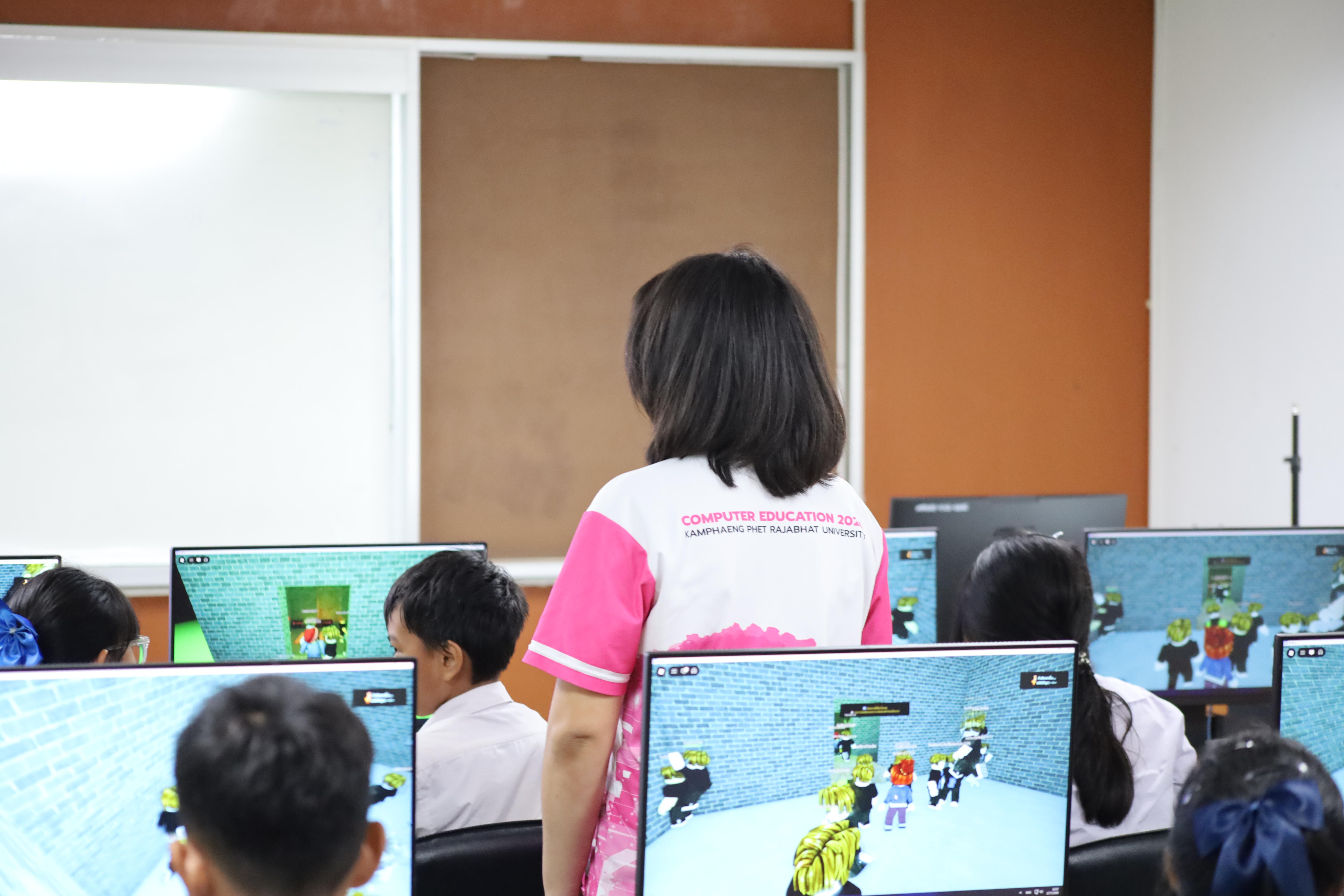 54. กิจกรรมการบูรณาการการจัดการเรียนการสอนกับการบริการวิชาการในสถานศึกษารายวิชาคณิตศาสตร์สำหรับครูคอมพิวเตอร์