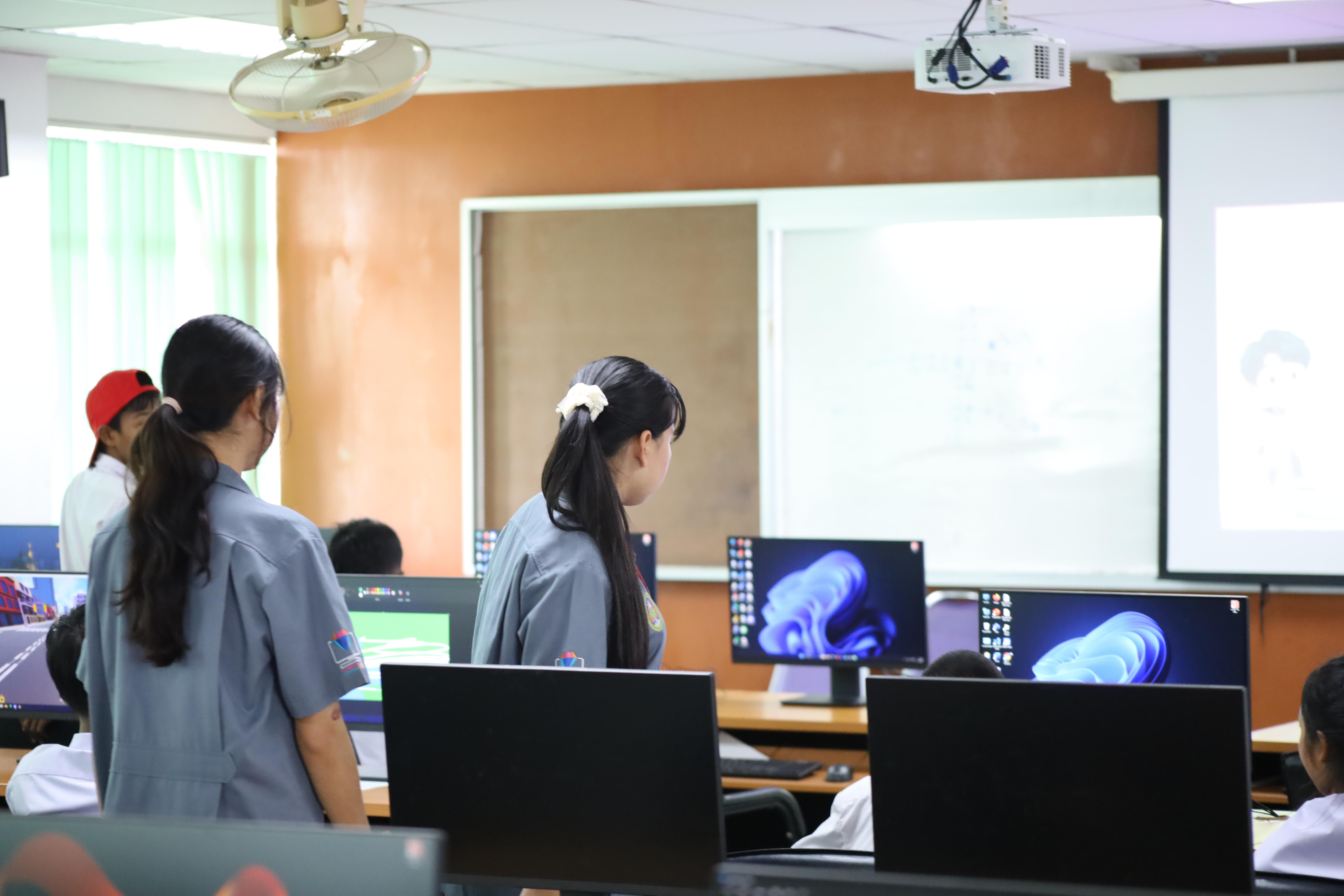 68. กิจกรรมการบูรณาการการจัดการเรียนการสอนกับการบริการวิชาการในสถานศึกษารายวิชาคณิตศาสตร์สำหรับครูคอมพิวเตอร์