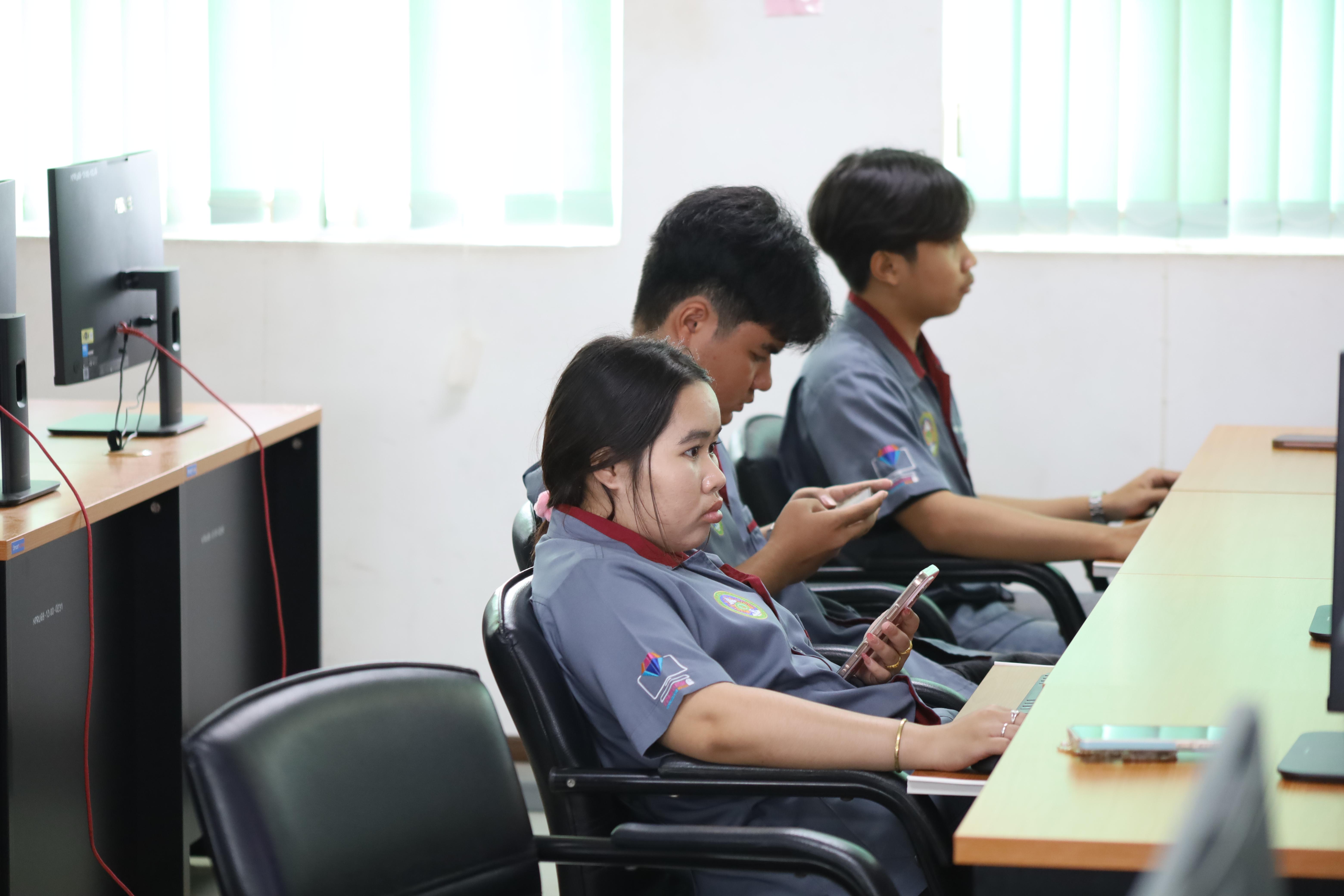 70. กิจกรรมการบูรณาการการจัดการเรียนการสอนกับการบริการวิชาการในสถานศึกษารายวิชาคณิตศาสตร์สำหรับครูคอมพิวเตอร์