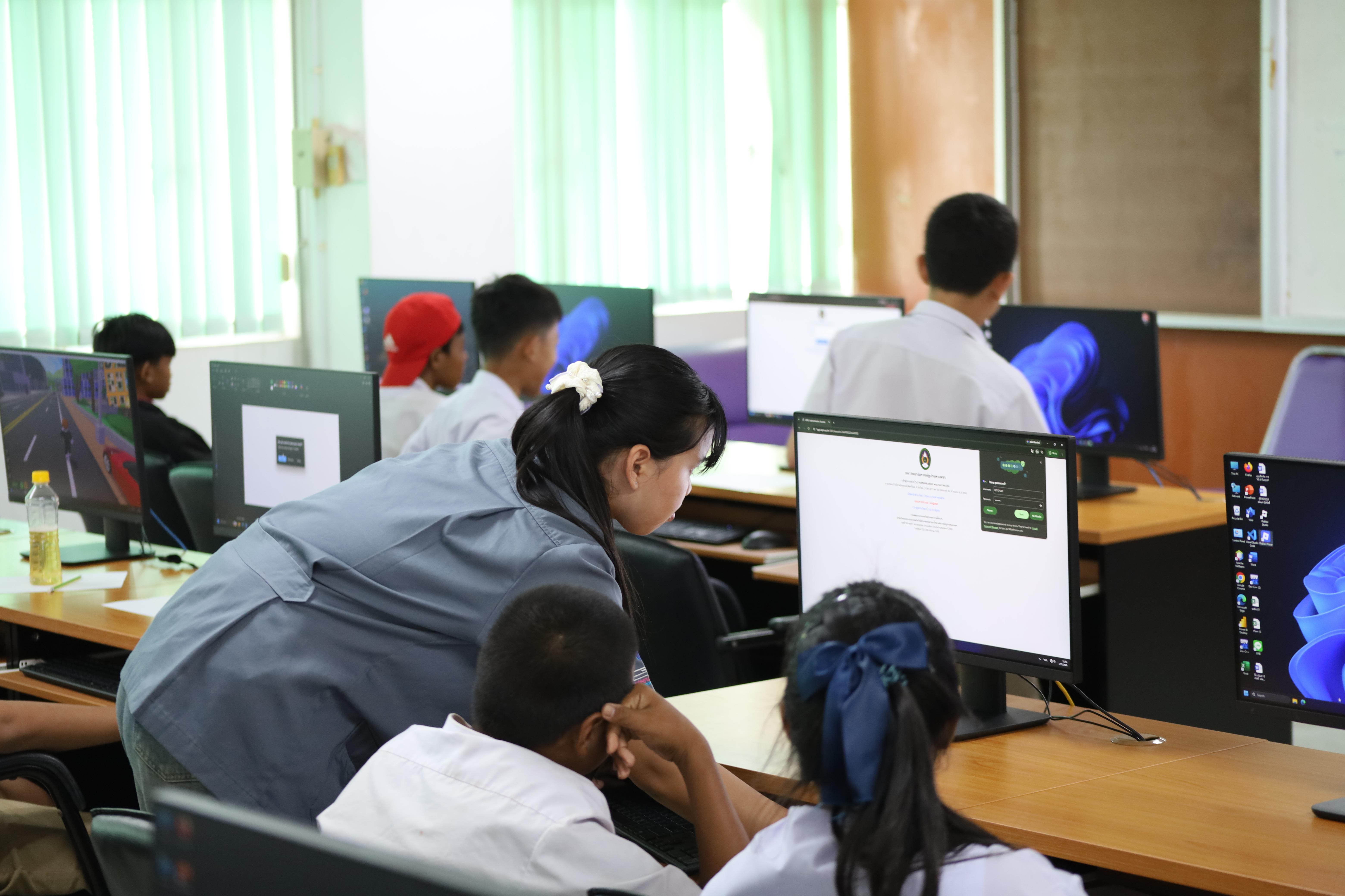 72. กิจกรรมการบูรณาการการจัดการเรียนการสอนกับการบริการวิชาการในสถานศึกษารายวิชาคณิตศาสตร์สำหรับครูคอมพิวเตอร์