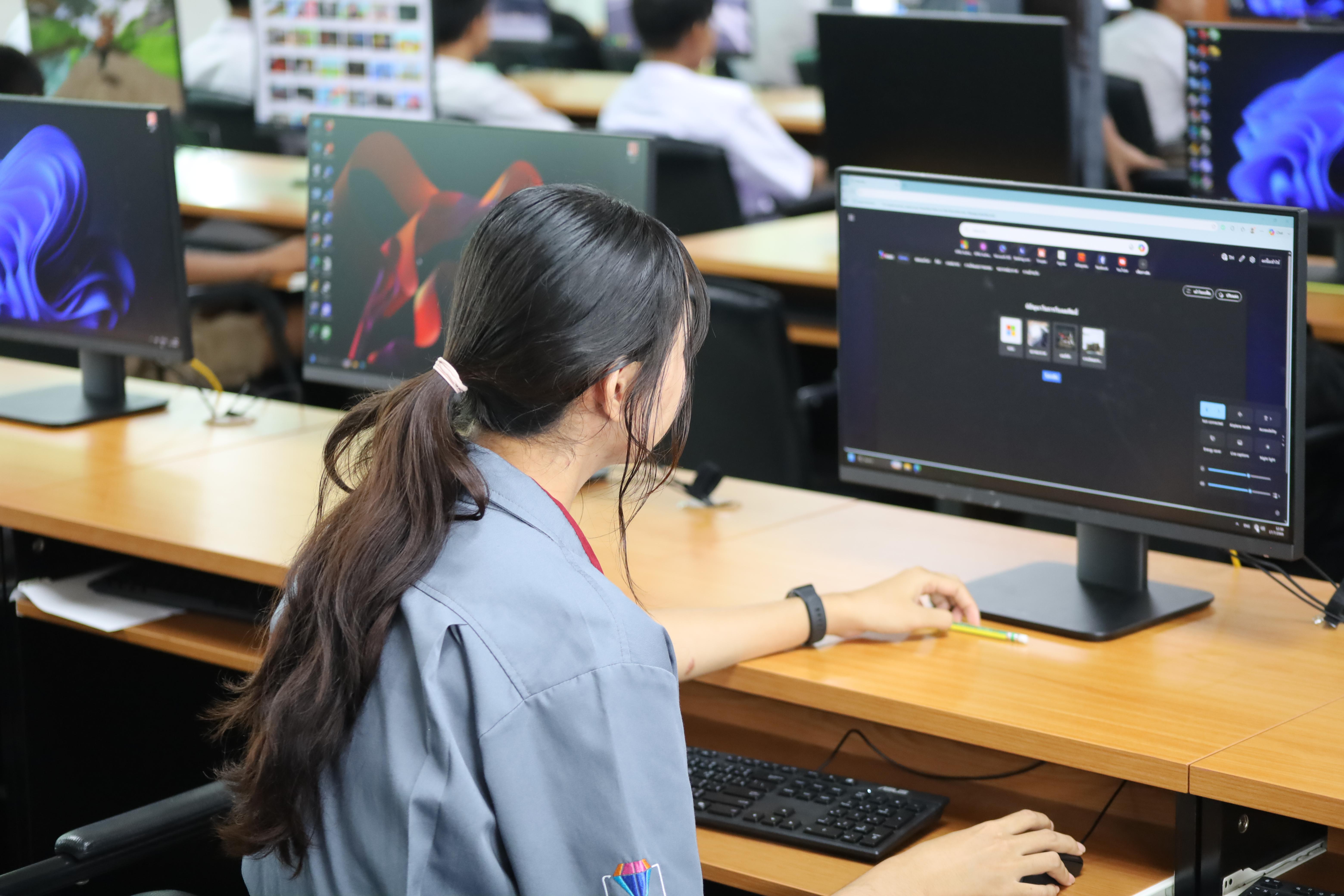 73. กิจกรรมการบูรณาการการจัดการเรียนการสอนกับการบริการวิชาการในสถานศึกษารายวิชาคณิตศาสตร์สำหรับครูคอมพิวเตอร์