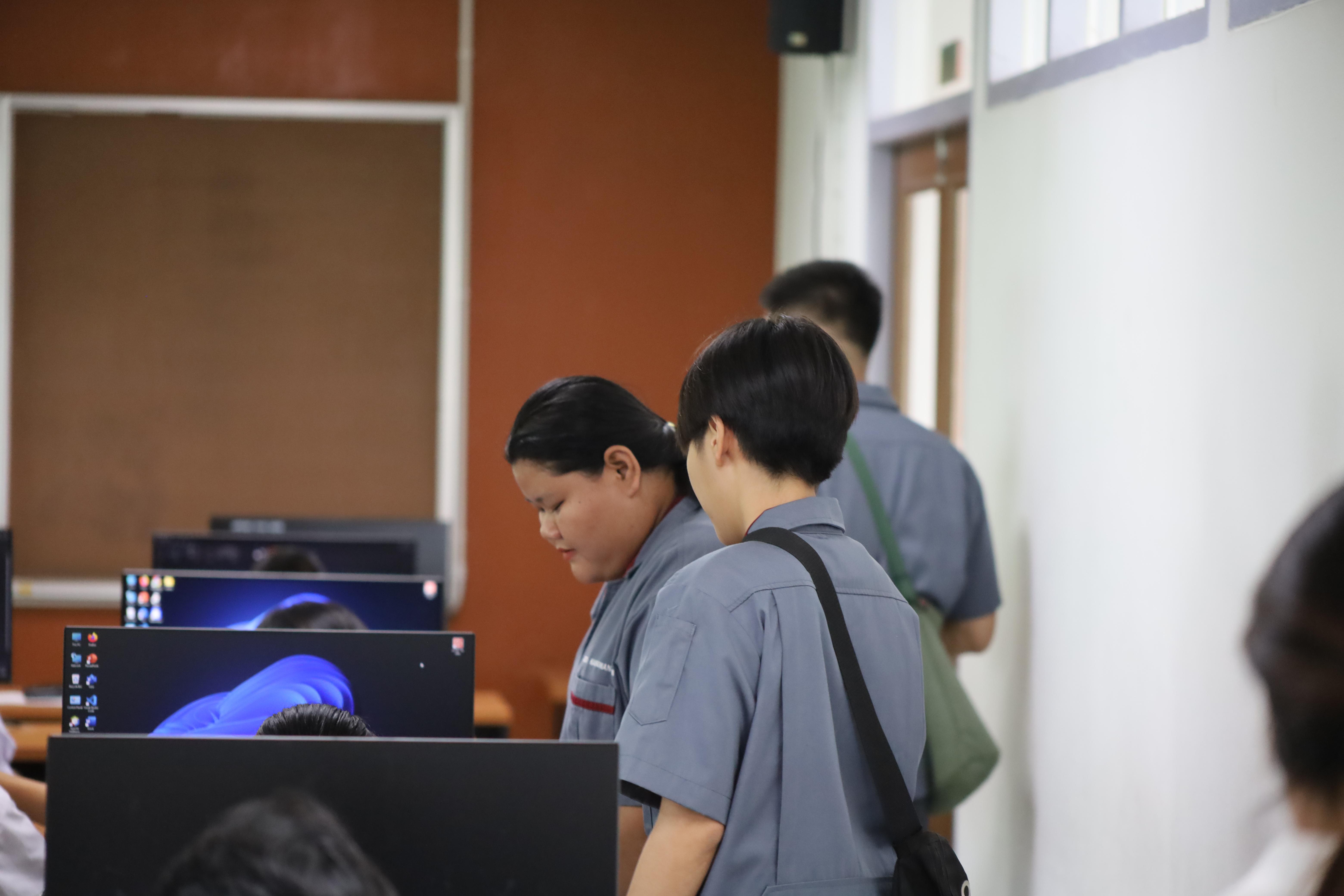 74. กิจกรรมการบูรณาการการจัดการเรียนการสอนกับการบริการวิชาการในสถานศึกษารายวิชาคณิตศาสตร์สำหรับครูคอมพิวเตอร์