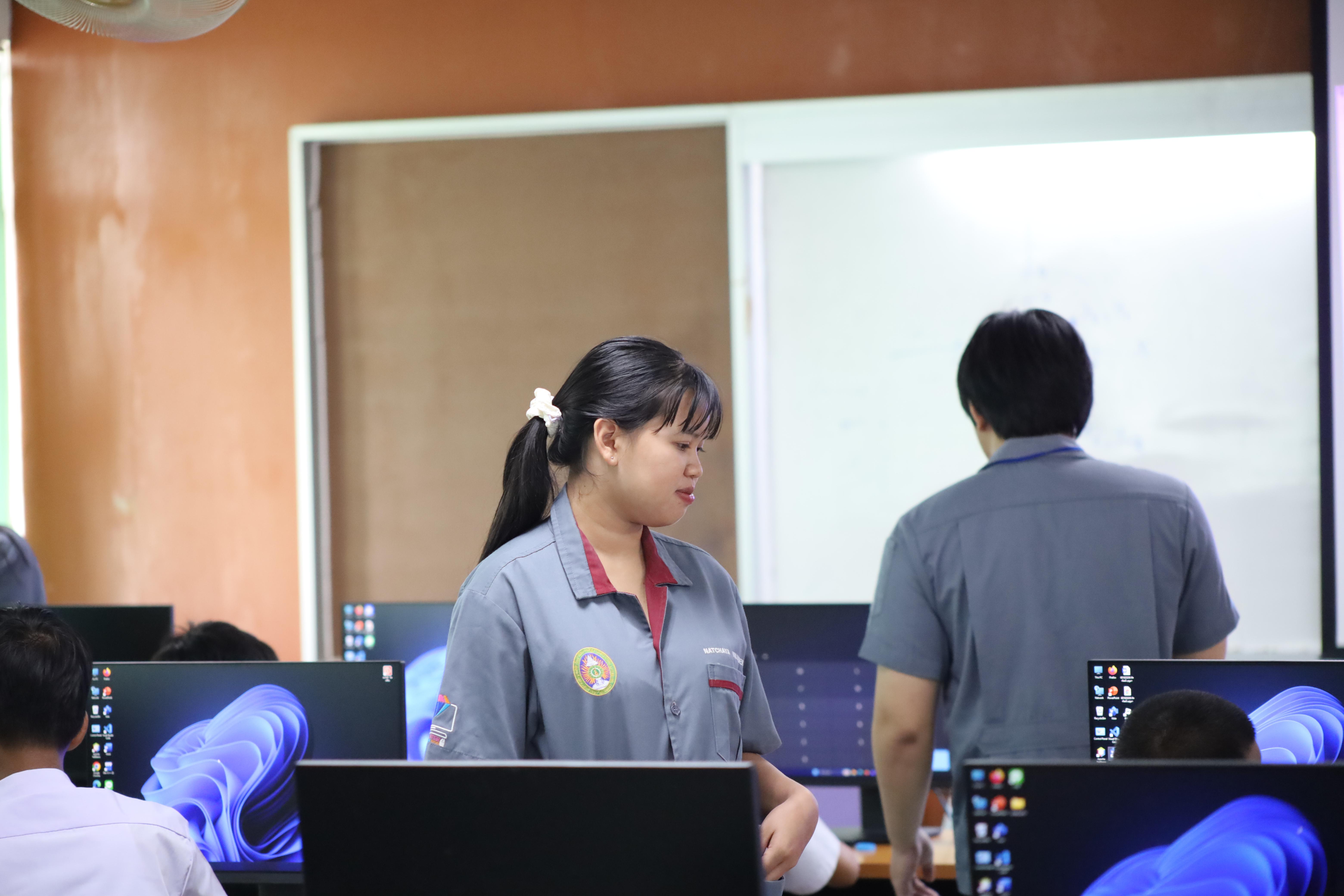 83. กิจกรรมการบูรณาการการจัดการเรียนการสอนกับการบริการวิชาการในสถานศึกษารายวิชาคณิตศาสตร์สำหรับครูคอมพิวเตอร์