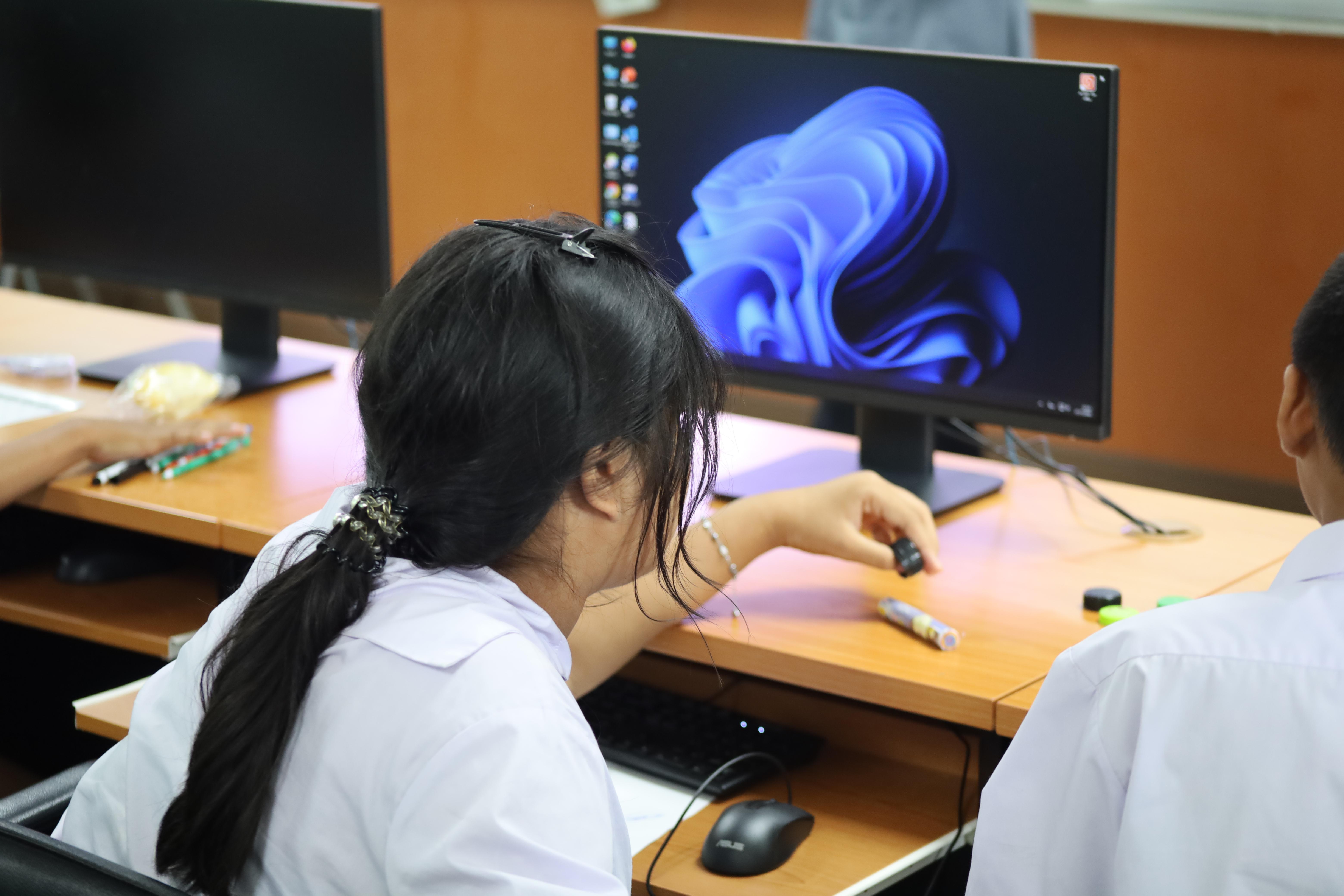 93. กิจกรรมการบูรณาการการจัดการเรียนการสอนกับการบริการวิชาการในสถานศึกษารายวิชาคณิตศาสตร์สำหรับครูคอมพิวเตอร์