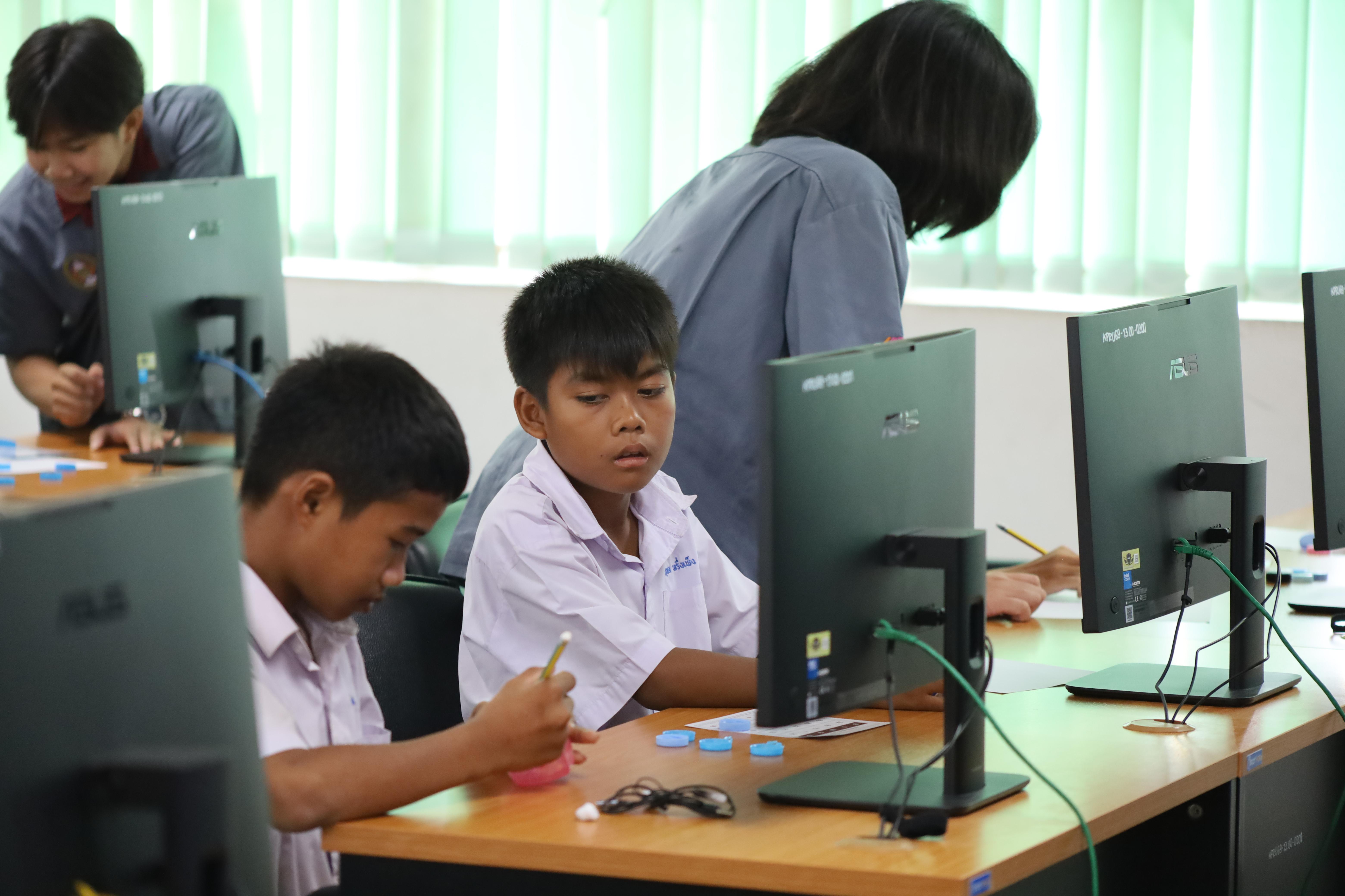 96. กิจกรรมการบูรณาการการจัดการเรียนการสอนกับการบริการวิชาการในสถานศึกษารายวิชาคณิตศาสตร์สำหรับครูคอมพิวเตอร์