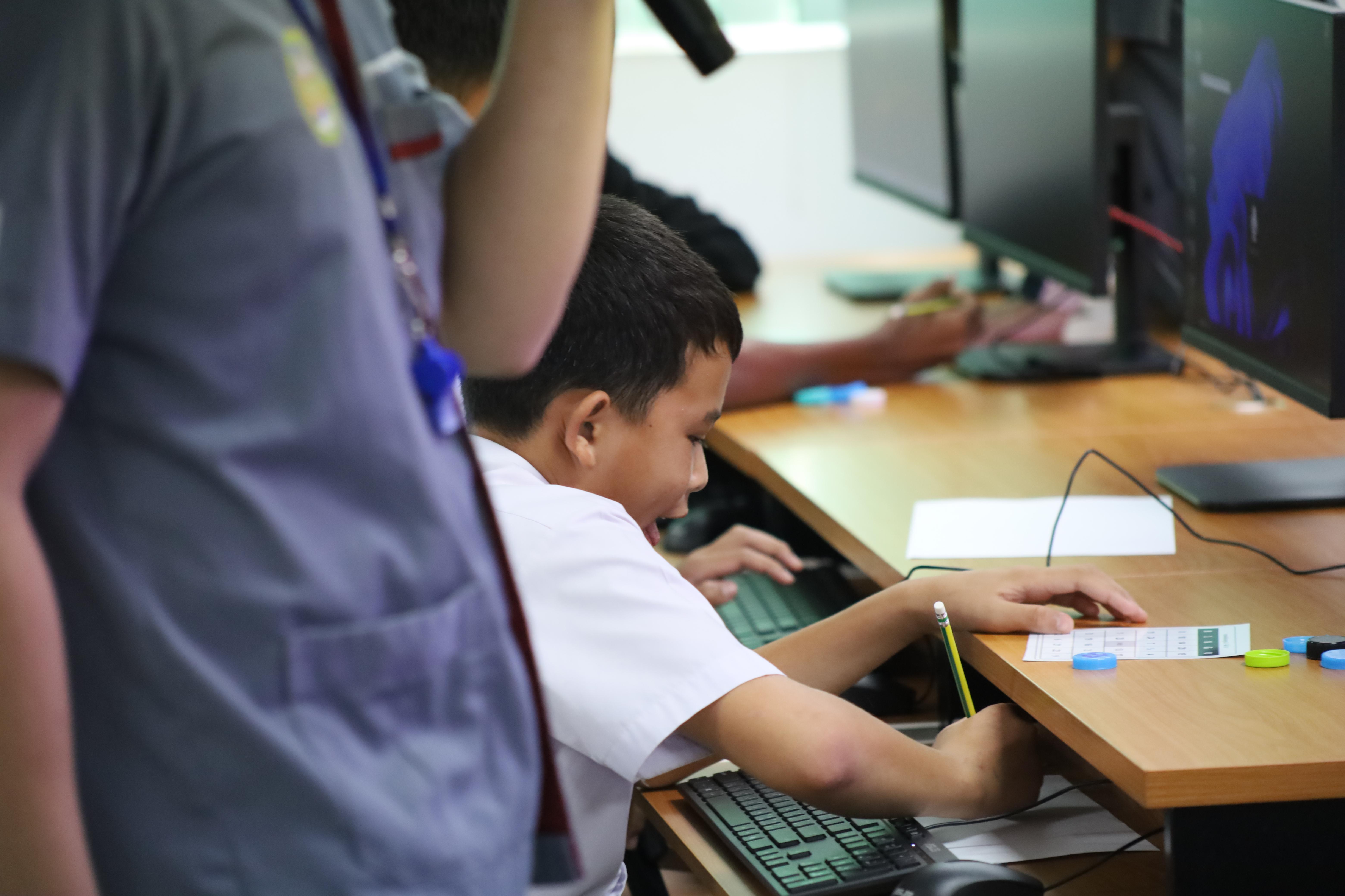 98. กิจกรรมการบูรณาการการจัดการเรียนการสอนกับการบริการวิชาการในสถานศึกษารายวิชาคณิตศาสตร์สำหรับครูคอมพิวเตอร์
