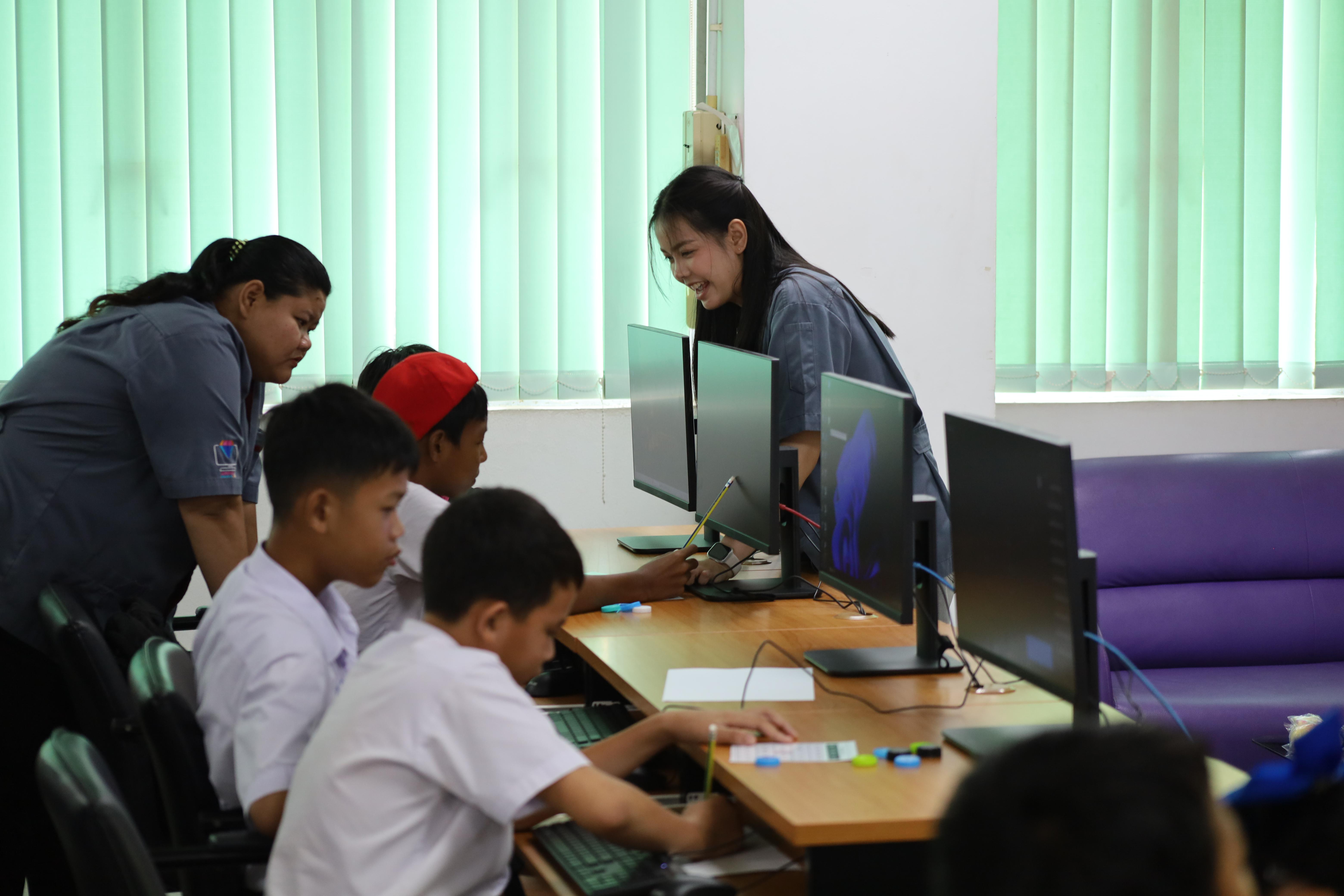 102. กิจกรรมการบูรณาการการจัดการเรียนการสอนกับการบริการวิชาการในสถานศึกษารายวิชาคณิตศาสตร์สำหรับครูคอมพิวเตอร์