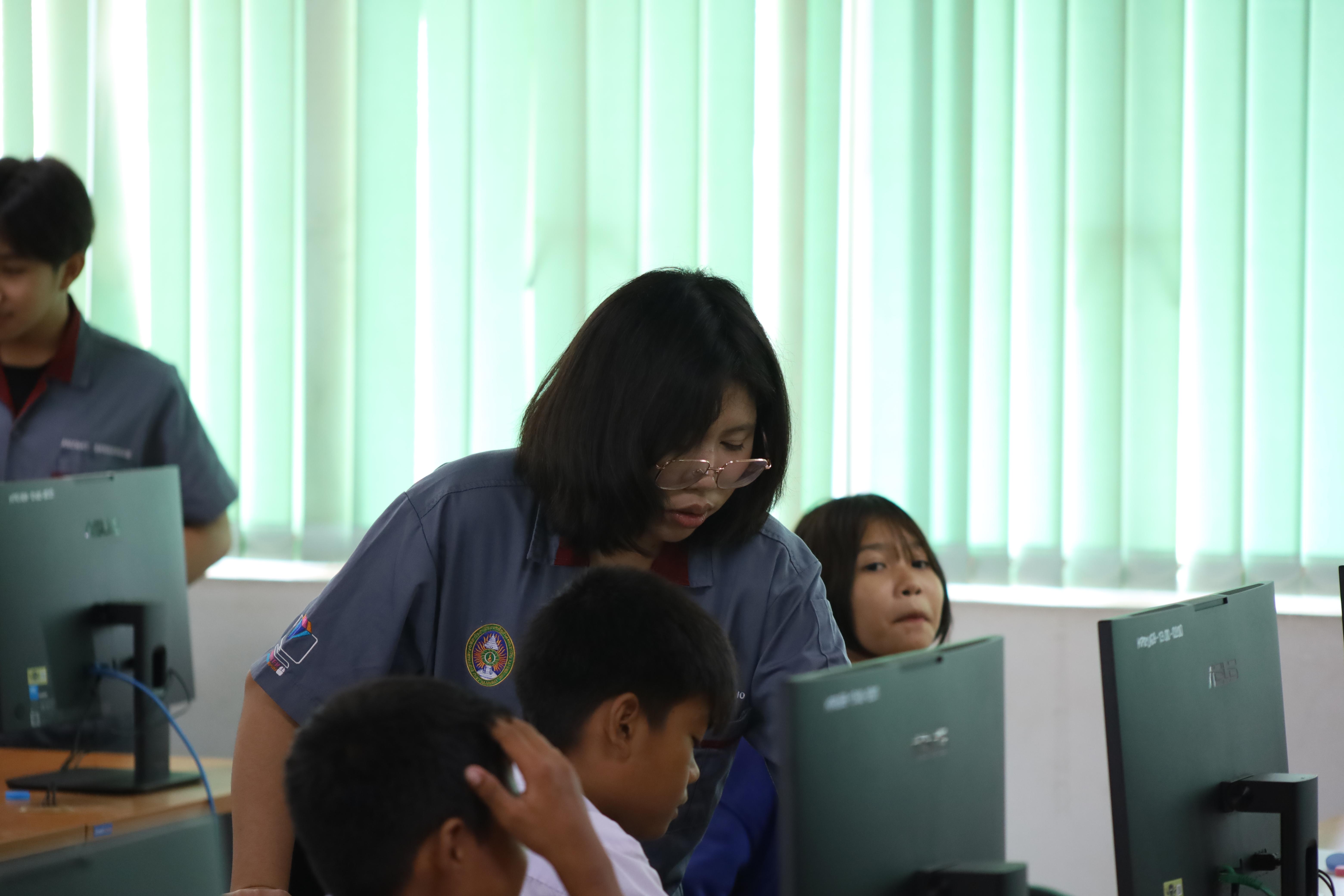 103. กิจกรรมการบูรณาการการจัดการเรียนการสอนกับการบริการวิชาการในสถานศึกษารายวิชาคณิตศาสตร์สำหรับครูคอมพิวเตอร์