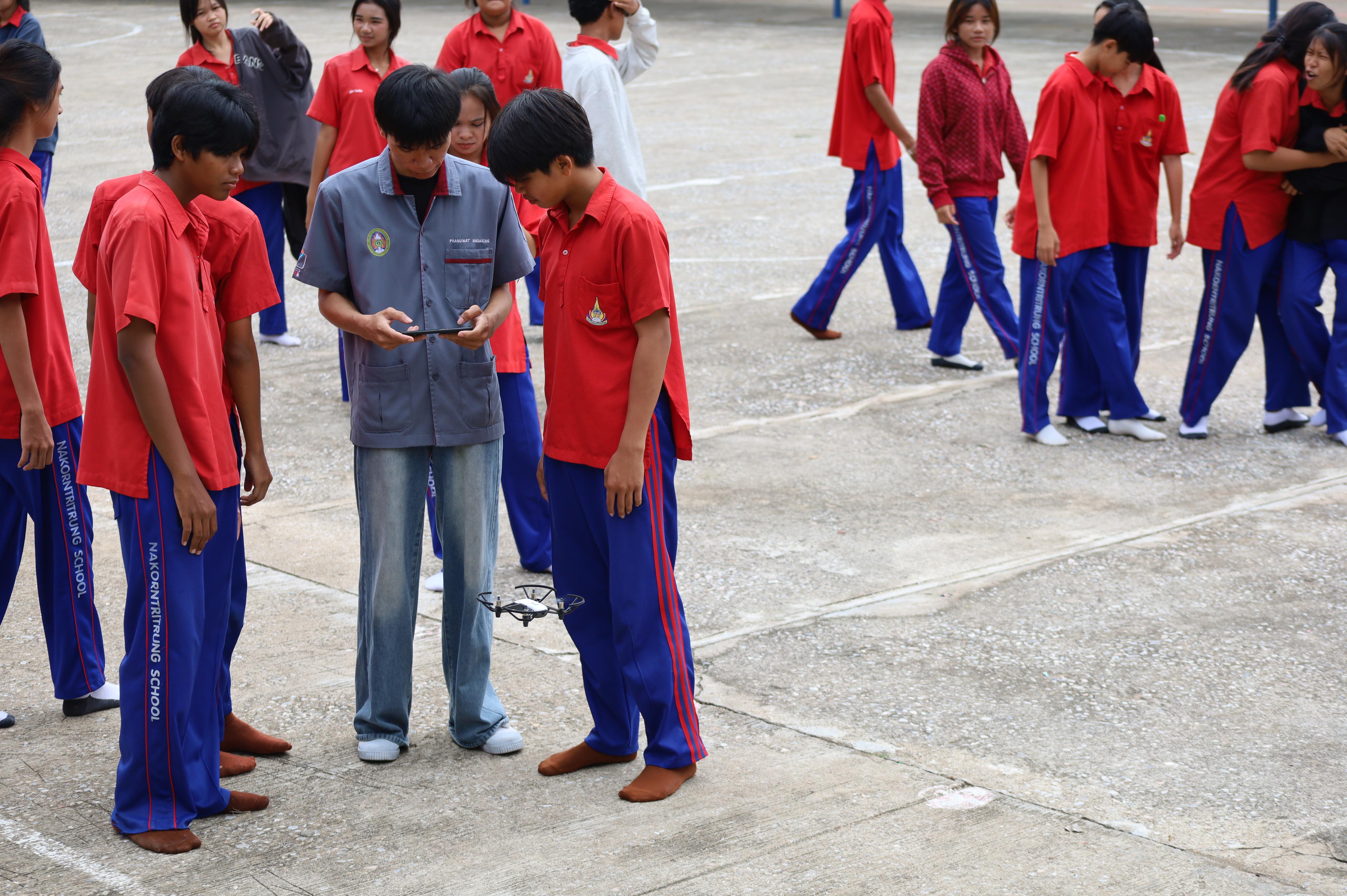 50. จัดกิจกรรมอบรมพัฒนาทักษะทางด้านเทคโนโลยี ให้กับนักเรียนโรงเรียนนครไตรตรึงษ์