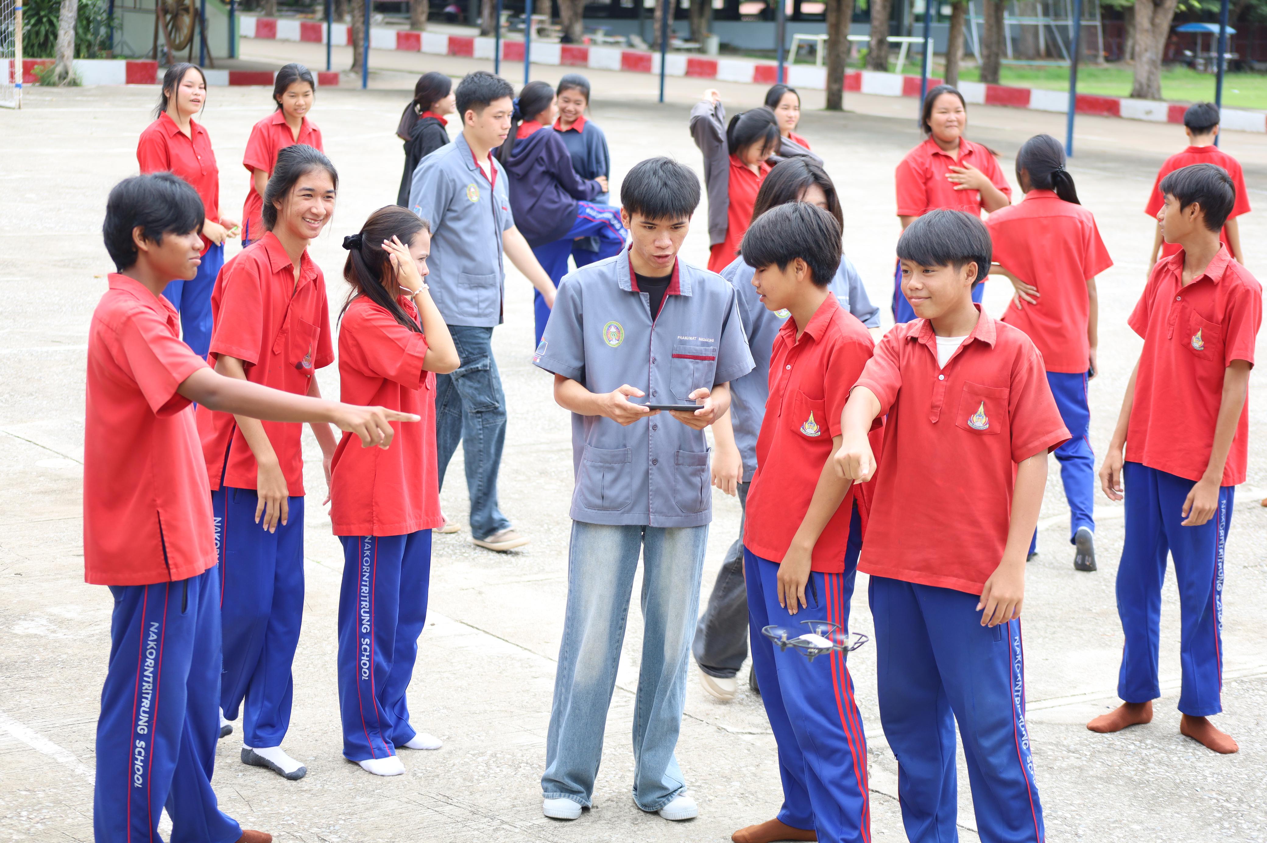 54. จัดกิจกรรมอบรมพัฒนาทักษะทางด้านเทคโนโลยี ให้กับนักเรียนโรงเรียนนครไตรตรึงษ์