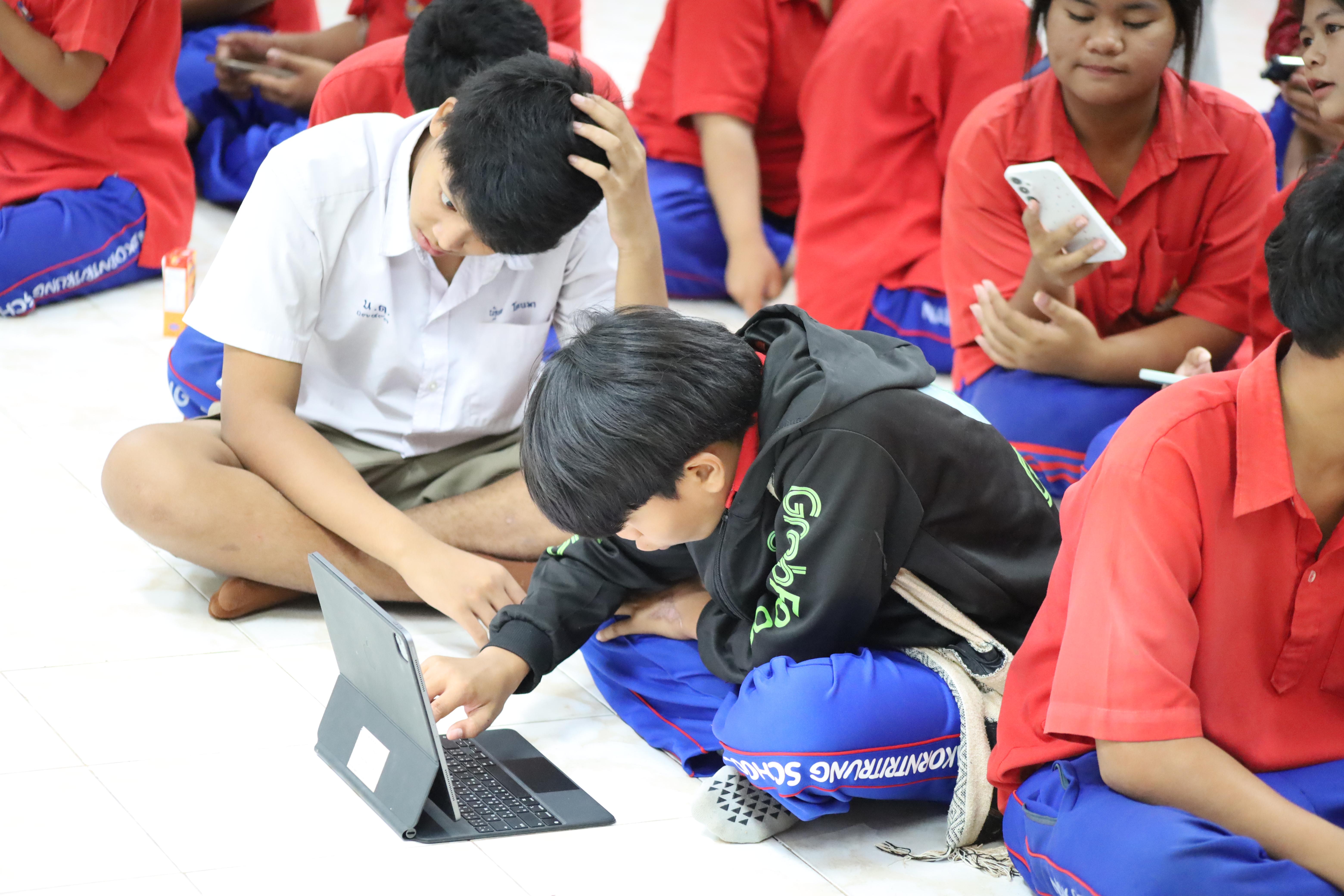 82. จัดกิจกรรมอบรมพัฒนาทักษะทางด้านเทคโนโลยี ให้กับนักเรียนโรงเรียนนครไตรตรึงษ์