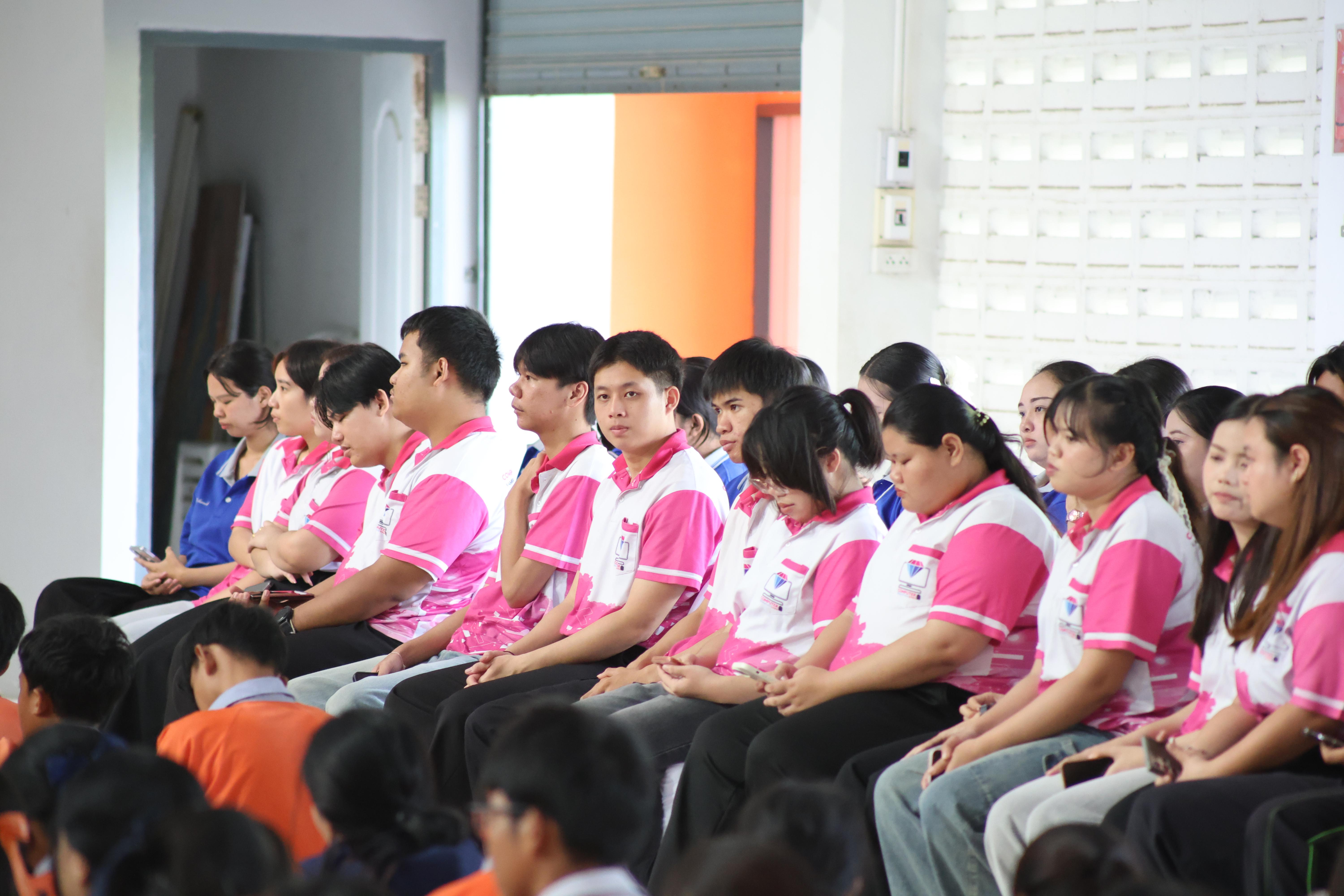 11. โปรแกรมวิชาคอมพิวเตอร์มหาวิทยาลัยราชภัฎกำแพงเพชร จัดกิจกรรมอบรมพัฒนาทักษะทางด้านเทคโนโลยี ให้กับนักเรียนโรงเรียนคณฑีพิทยาคม