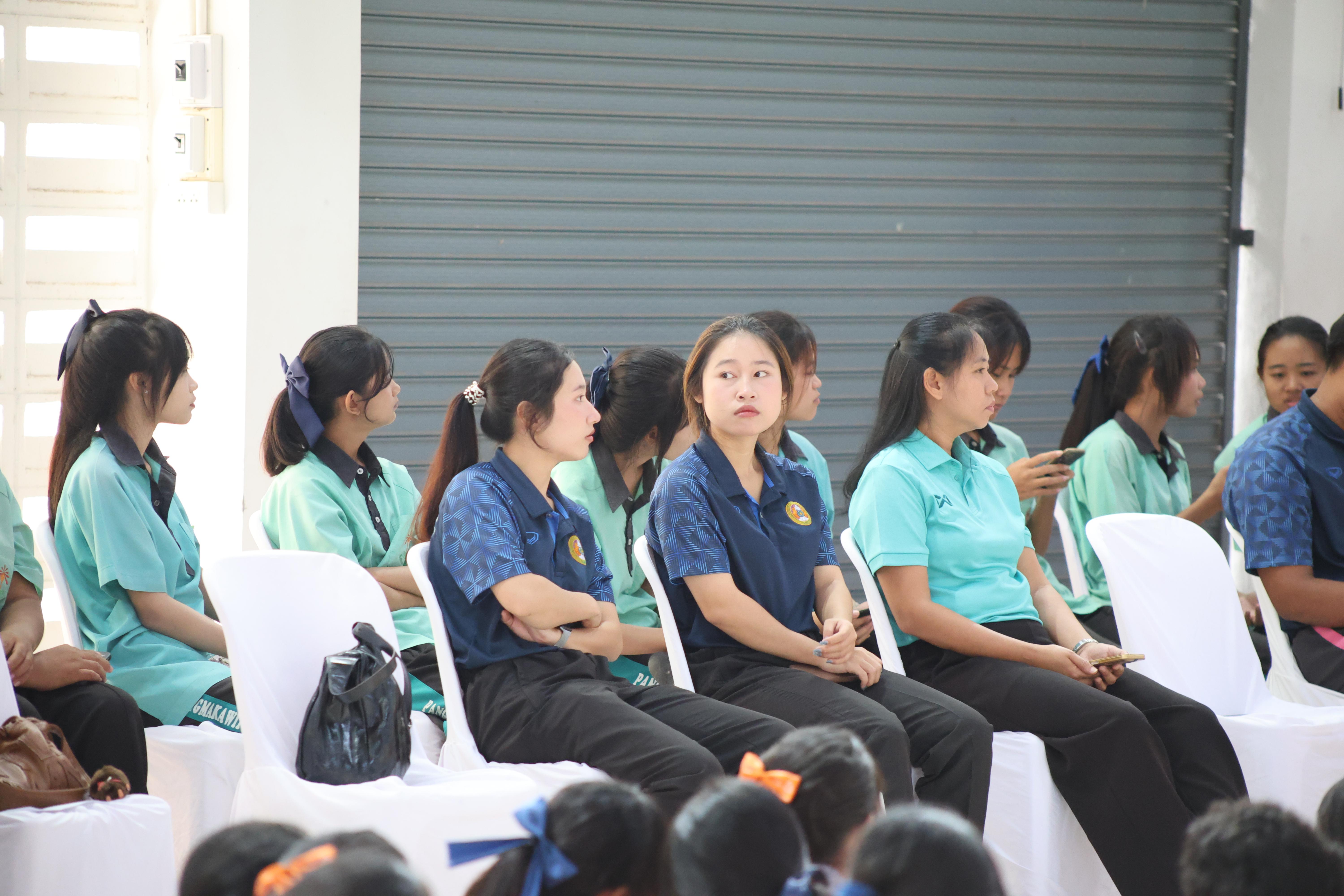14. โปรแกรมวิชาคอมพิวเตอร์มหาวิทยาลัยราชภัฎกำแพงเพชร จัดกิจกรรมอบรมพัฒนาทักษะทางด้านเทคโนโลยี ให้กับนักเรียนโรงเรียนคณฑีพิทยาคม