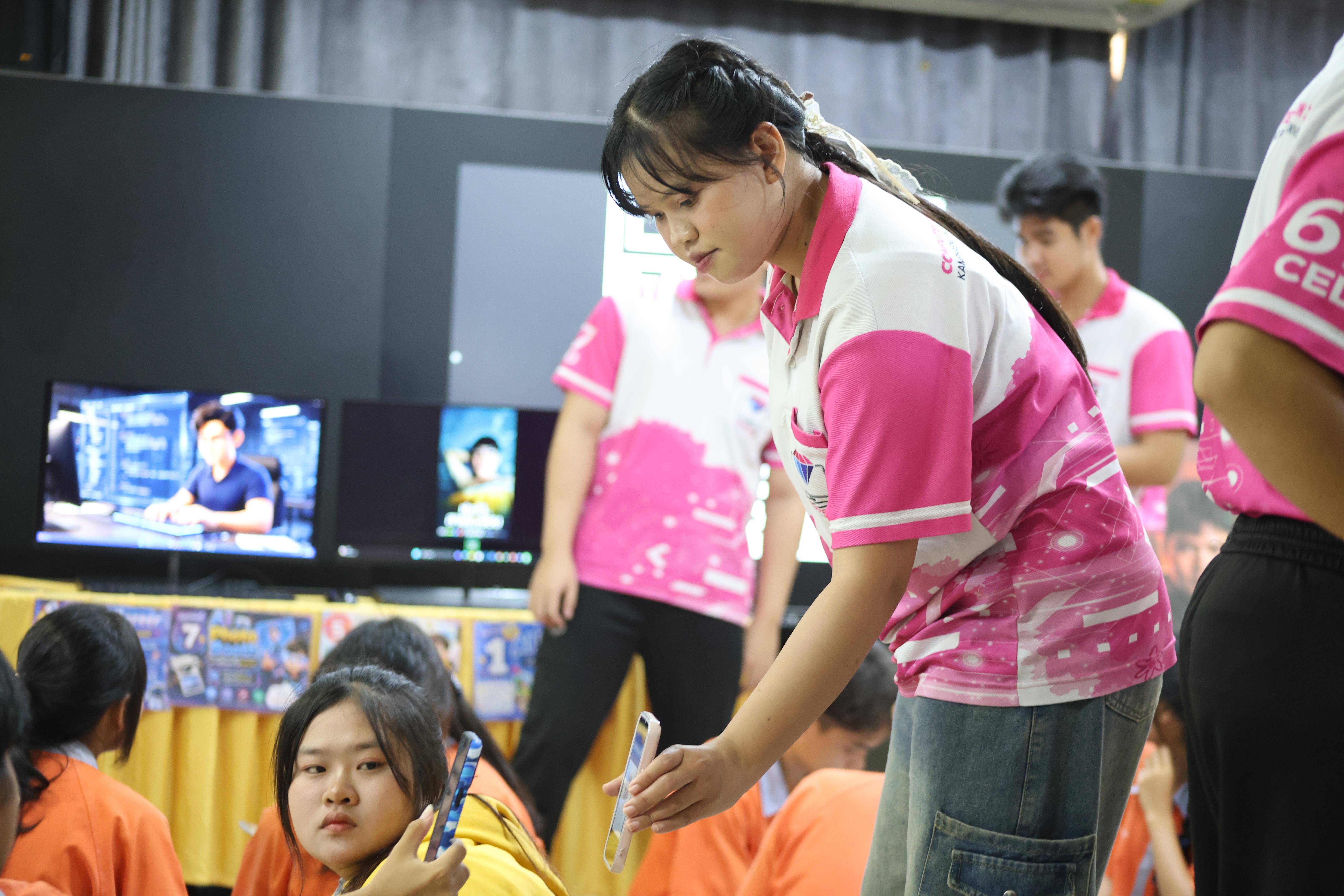 58. โปรแกรมวิชาคอมพิวเตอร์มหาวิทยาลัยราชภัฎกำแพงเพชร จัดกิจกรรมอบรมพัฒนาทักษะทางด้านเทคโนโลยี ให้กับนักเรียนโรงเรียนคณฑีพิทยาคม
