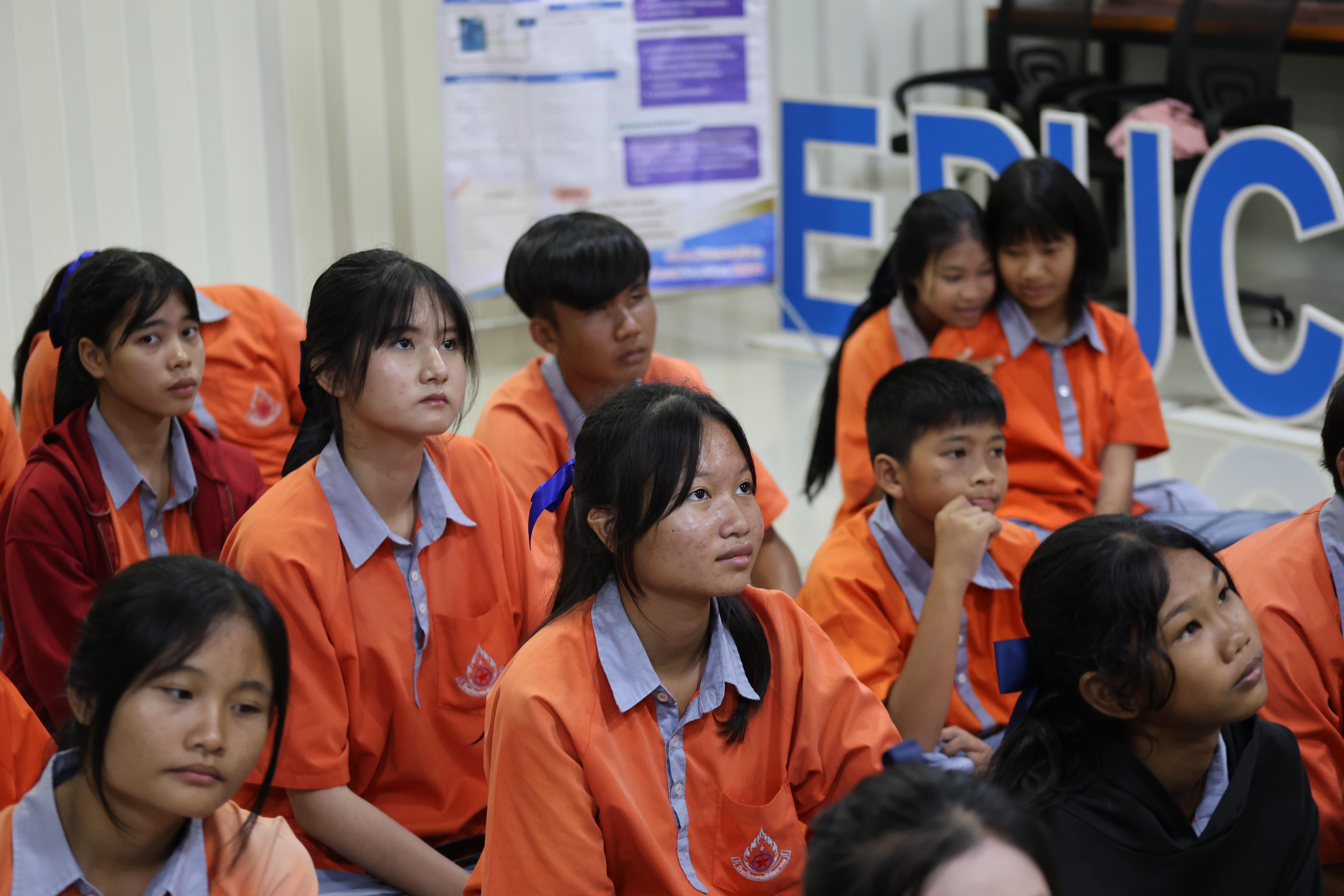 65. โปรแกรมวิชาคอมพิวเตอร์มหาวิทยาลัยราชภัฎกำแพงเพชร จัดกิจกรรมอบรมพัฒนาทักษะทางด้านเทคโนโลยี ให้กับนักเรียนโรงเรียนคณฑีพิทยาคม