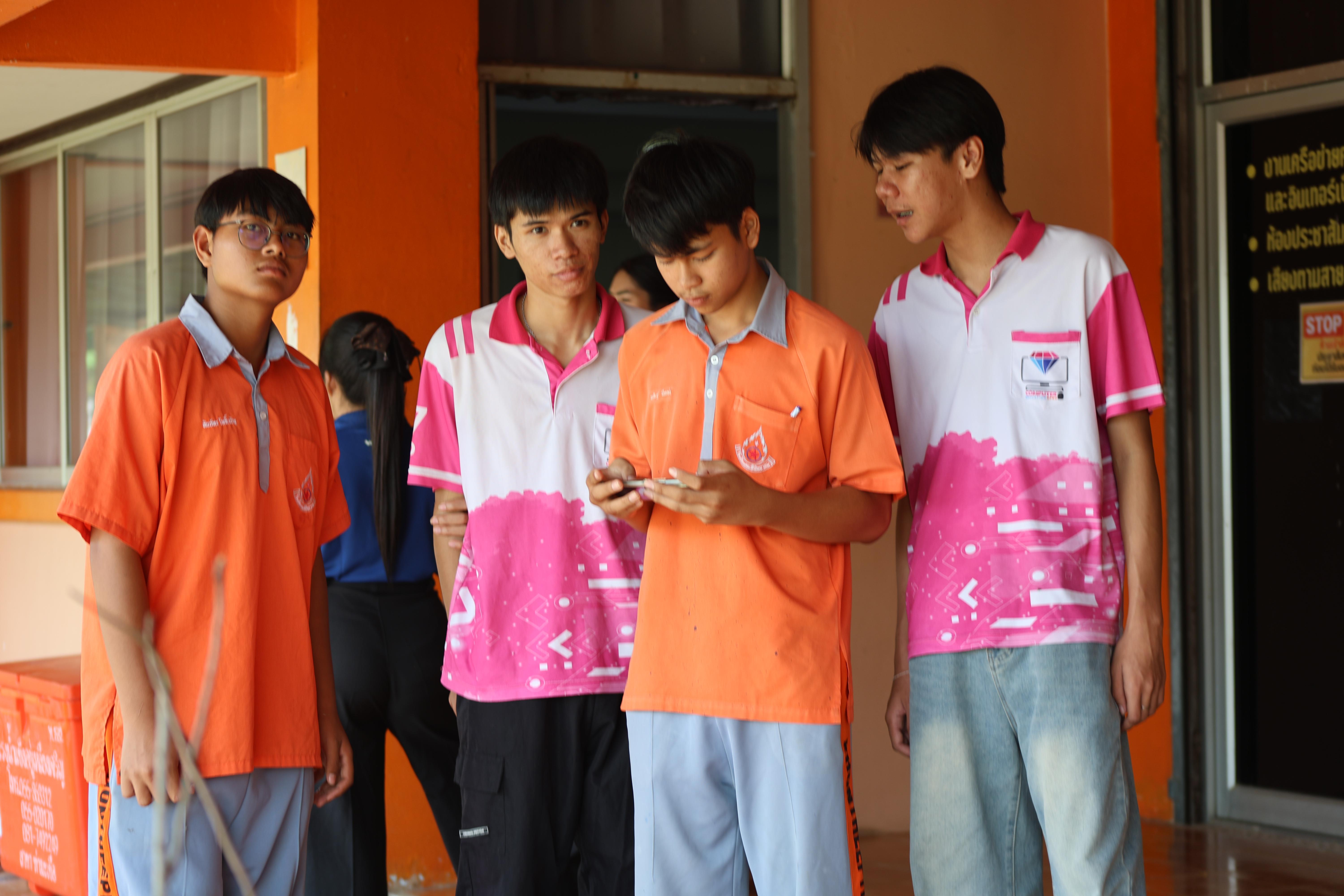 72. โปรแกรมวิชาคอมพิวเตอร์มหาวิทยาลัยราชภัฎกำแพงเพชร จัดกิจกรรมอบรมพัฒนาทักษะทางด้านเทคโนโลยี ให้กับนักเรียนโรงเรียนคณฑีพิทยาคม
