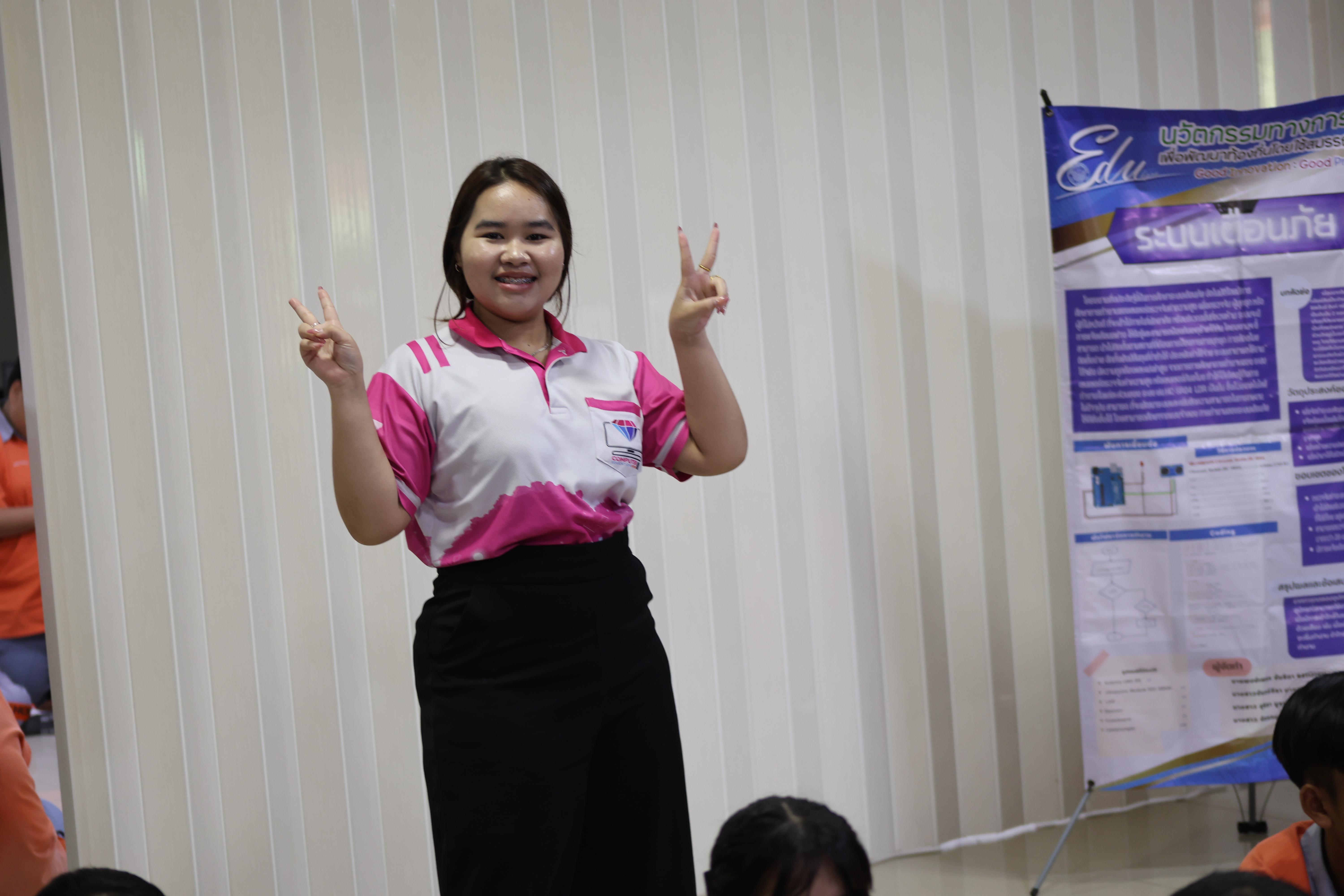 73. โปรแกรมวิชาคอมพิวเตอร์มหาวิทยาลัยราชภัฎกำแพงเพชร จัดกิจกรรมอบรมพัฒนาทักษะทางด้านเทคโนโลยี ให้กับนักเรียนโรงเรียนคณฑีพิทยาคม
