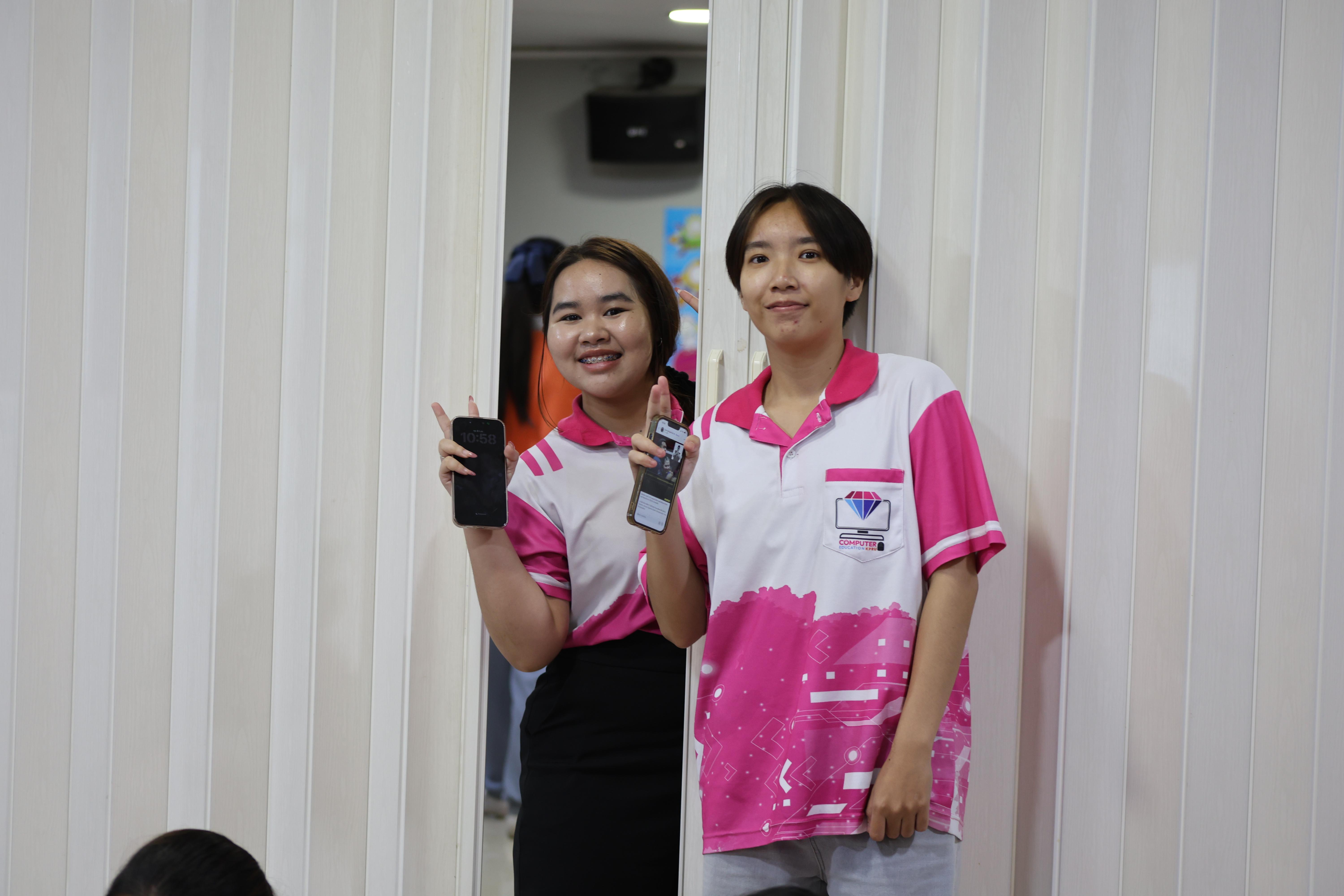 82. โปรแกรมวิชาคอมพิวเตอร์มหาวิทยาลัยราชภัฎกำแพงเพชร จัดกิจกรรมอบรมพัฒนาทักษะทางด้านเทคโนโลยี ให้กับนักเรียนโรงเรียนคณฑีพิทยาคม
