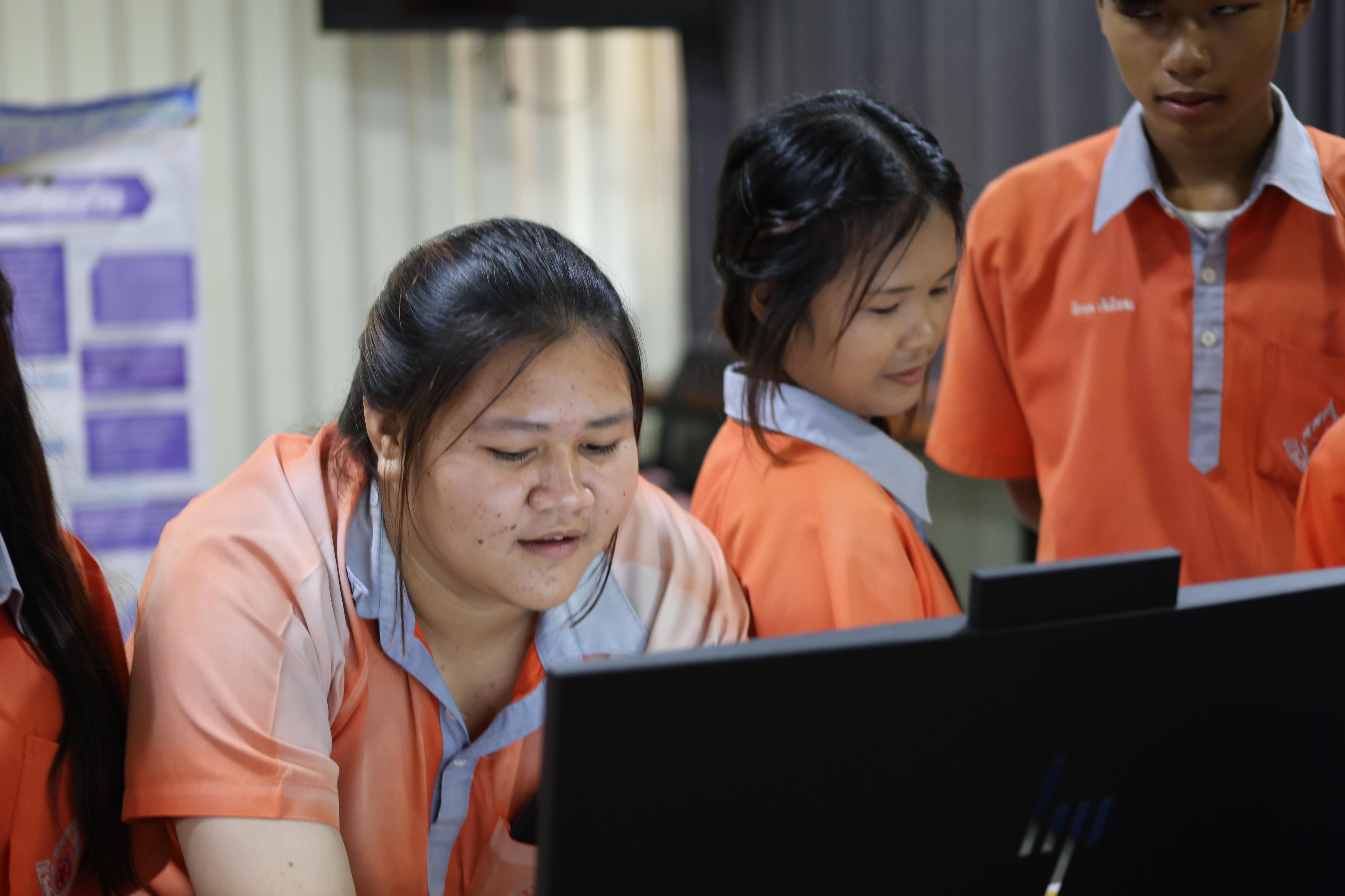 105. โปรแกรมวิชาคอมพิวเตอร์มหาวิทยาลัยราชภัฎกำแพงเพชร จัดกิจกรรมอบรมพัฒนาทักษะทางด้านเทคโนโลยี ให้กับนักเรียนโรงเรียนคณฑีพิทยาคม