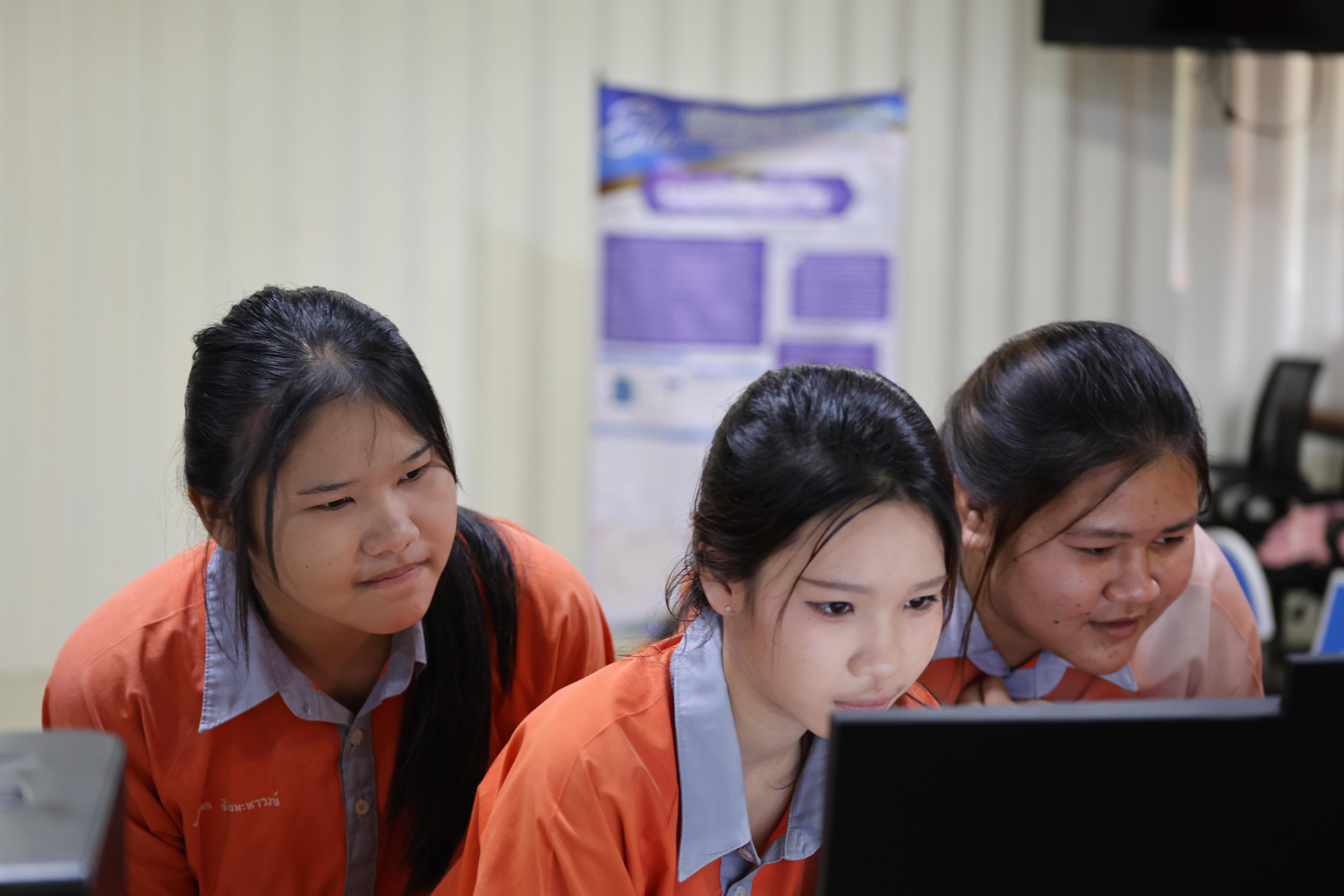 106. โปรแกรมวิชาคอมพิวเตอร์มหาวิทยาลัยราชภัฎกำแพงเพชร จัดกิจกรรมอบรมพัฒนาทักษะทางด้านเทคโนโลยี ให้กับนักเรียนโรงเรียนคณฑีพิทยาคม