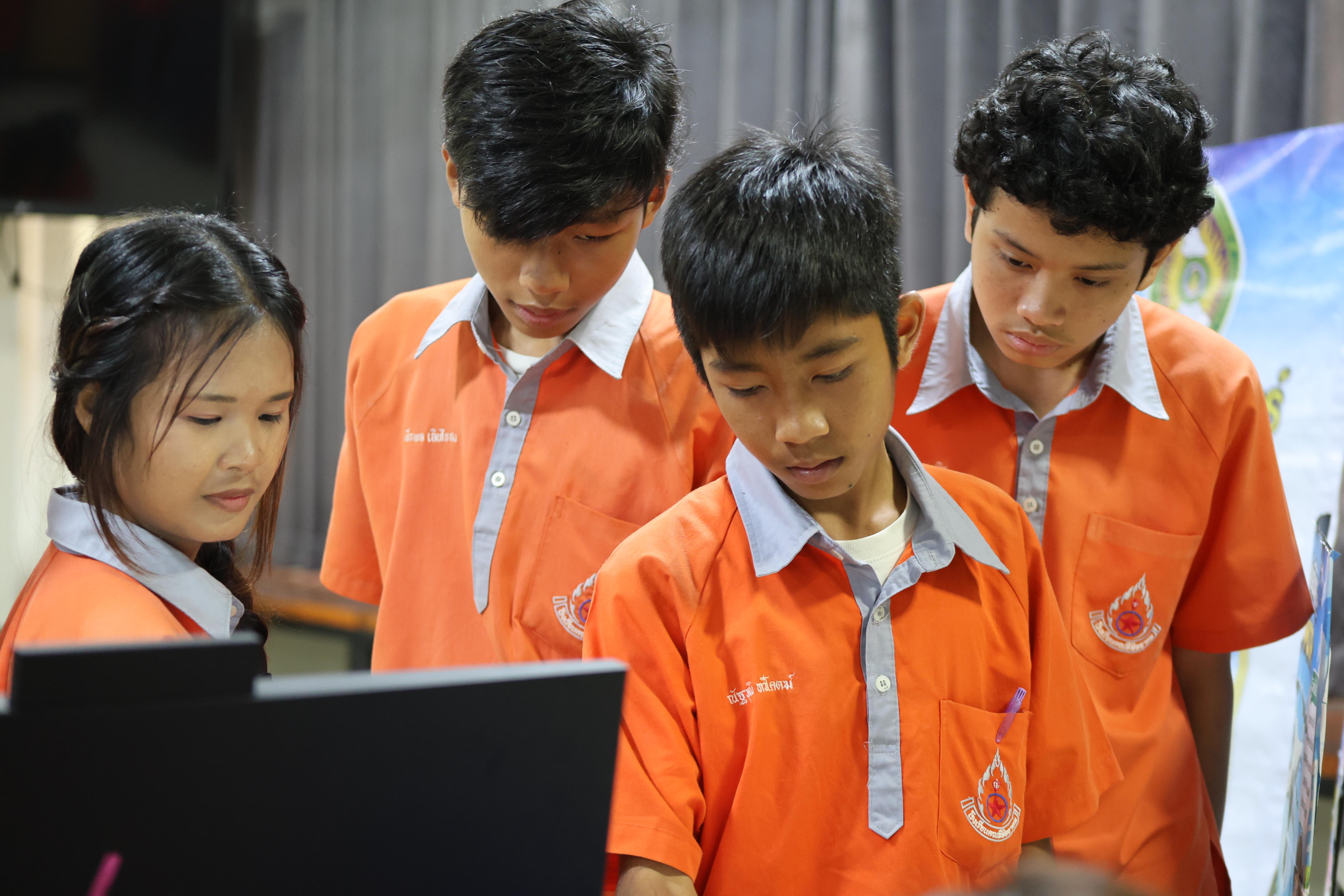 108. โปรแกรมวิชาคอมพิวเตอร์มหาวิทยาลัยราชภัฎกำแพงเพชร จัดกิจกรรมอบรมพัฒนาทักษะทางด้านเทคโนโลยี ให้กับนักเรียนโรงเรียนคณฑีพิทยาคม