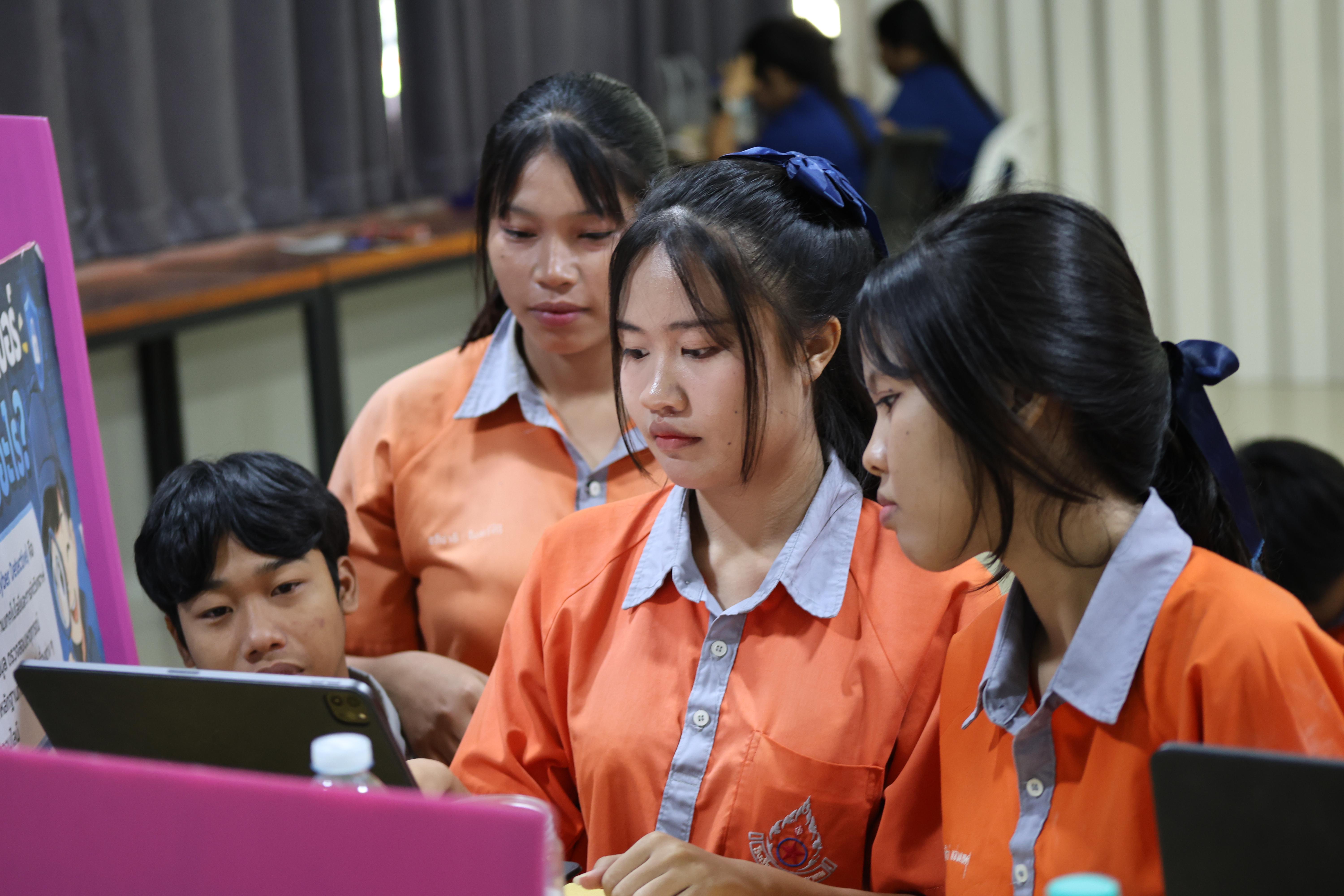 110. โปรแกรมวิชาคอมพิวเตอร์มหาวิทยาลัยราชภัฎกำแพงเพชร จัดกิจกรรมอบรมพัฒนาทักษะทางด้านเทคโนโลยี ให้กับนักเรียนโรงเรียนคณฑีพิทยาคม