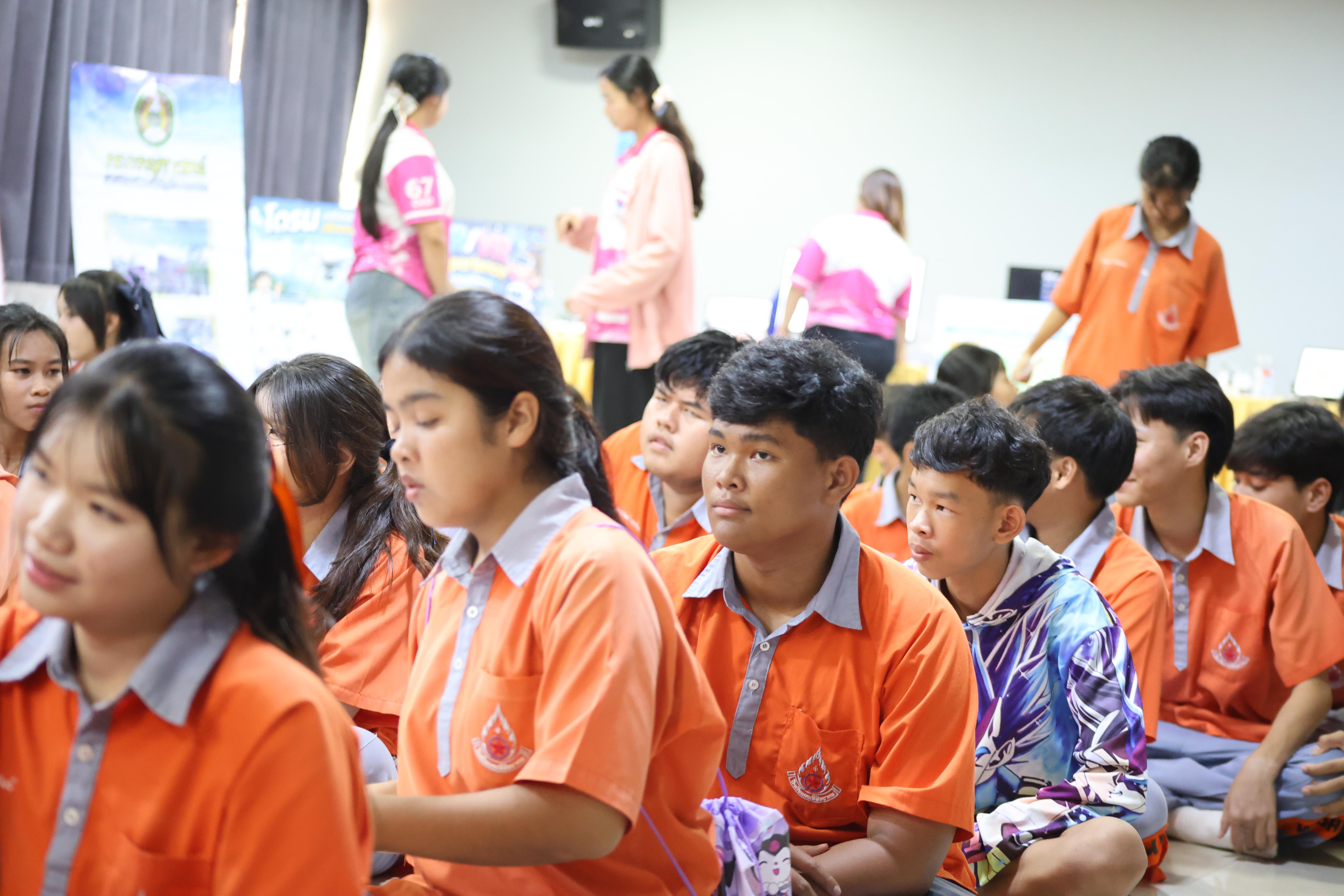 142. โปรแกรมวิชาคอมพิวเตอร์มหาวิทยาลัยราชภัฎกำแพงเพชร จัดกิจกรรมอบรมพัฒนาทักษะทางด้านเทคโนโลยี ให้กับนักเรียนโรงเรียนคณฑีพิทยาคม