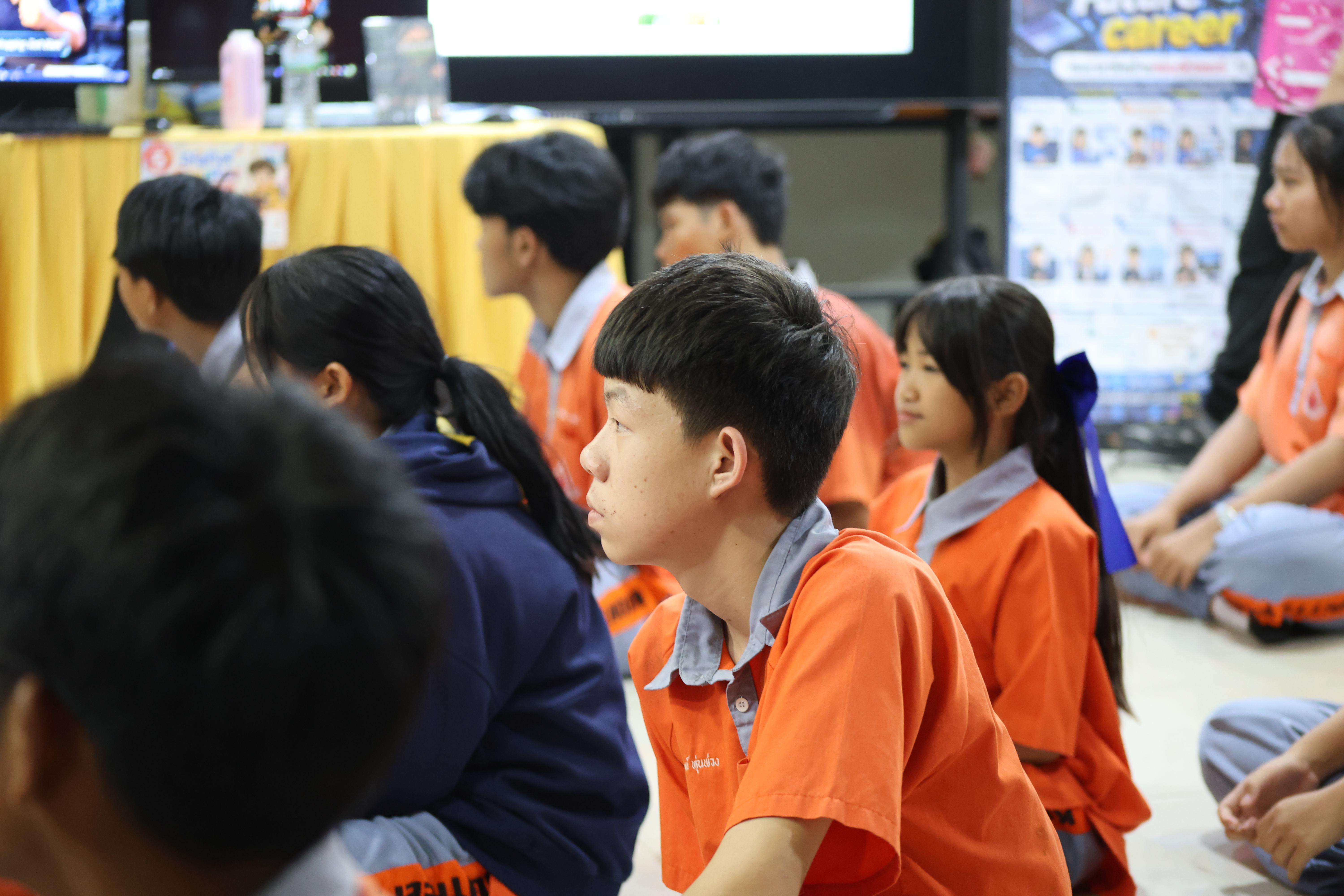 143. โปรแกรมวิชาคอมพิวเตอร์มหาวิทยาลัยราชภัฎกำแพงเพชร จัดกิจกรรมอบรมพัฒนาทักษะทางด้านเทคโนโลยี ให้กับนักเรียนโรงเรียนคณฑีพิทยาคม