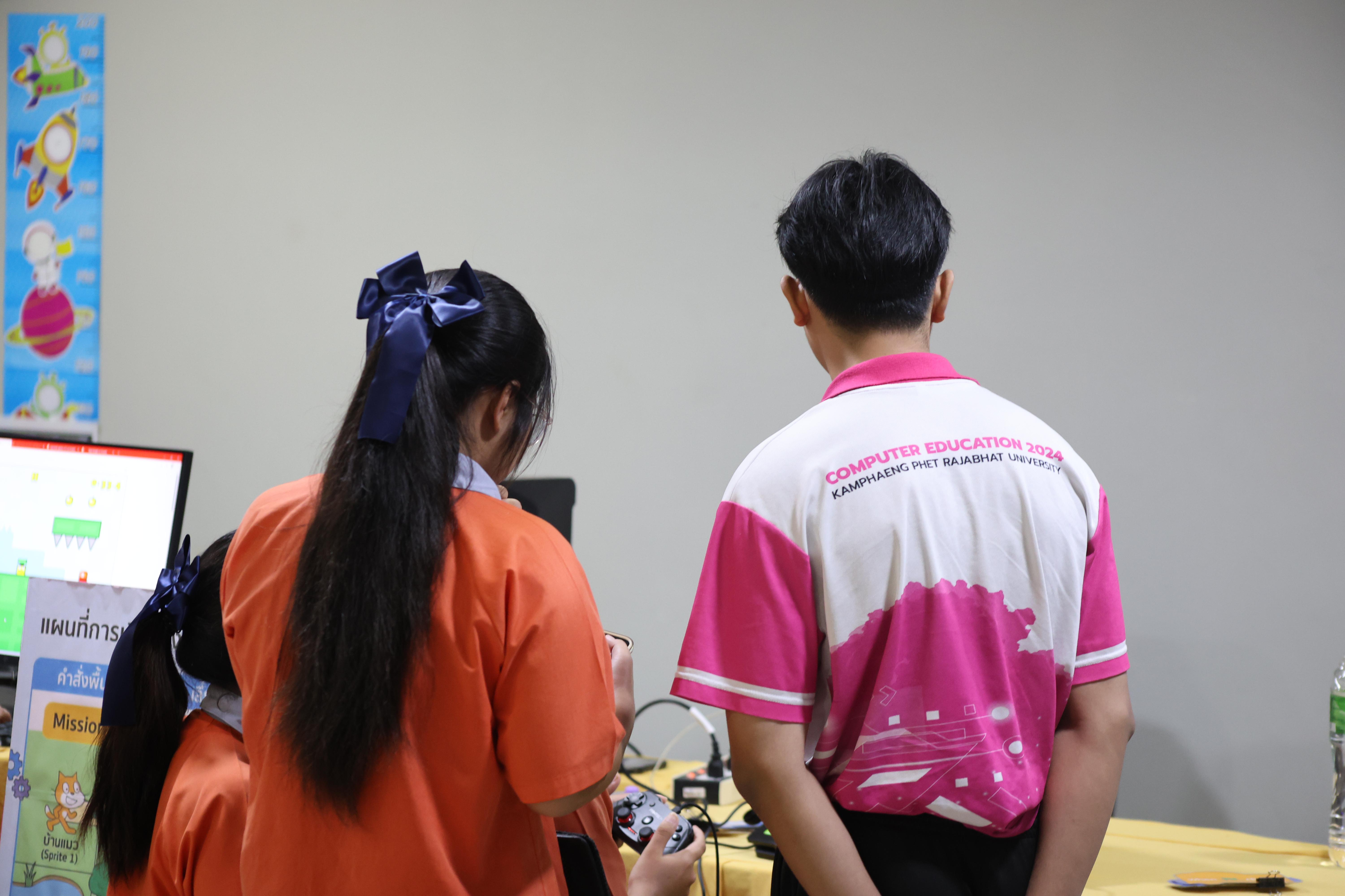 176. โปรแกรมวิชาคอมพิวเตอร์มหาวิทยาลัยราชภัฎกำแพงเพชร จัดกิจกรรมอบรมพัฒนาทักษะทางด้านเทคโนโลยี ให้กับนักเรียนโรงเรียนคณฑีพิทยาคม