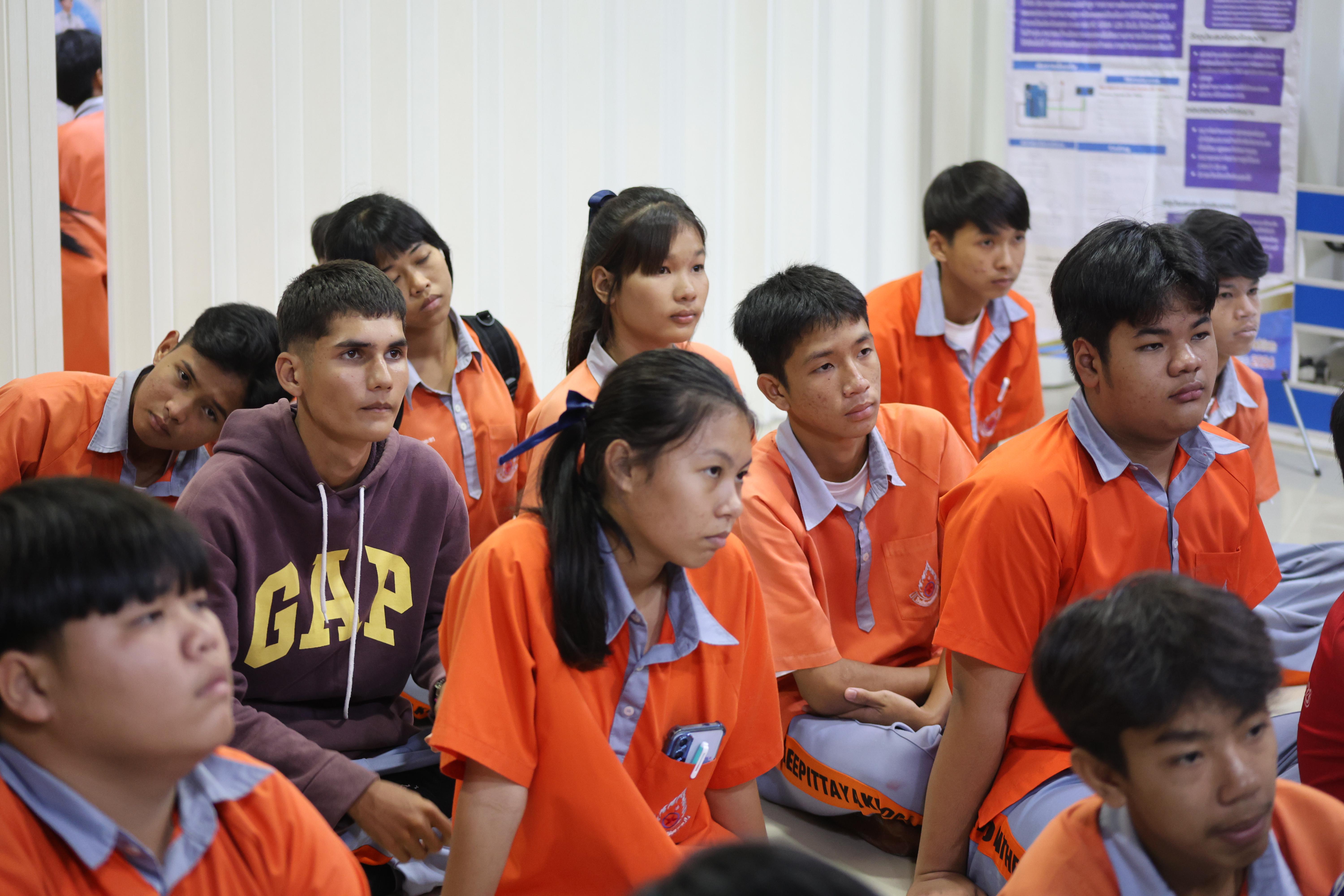 295. โปรแกรมวิชาคอมพิวเตอร์มหาวิทยาลัยราชภัฎกำแพงเพชร จัดกิจกรรมอบรมพัฒนาทักษะทางด้านเทคโนโลยี ให้กับนักเรียนโรงเรียนคณฑีพิทยาคม