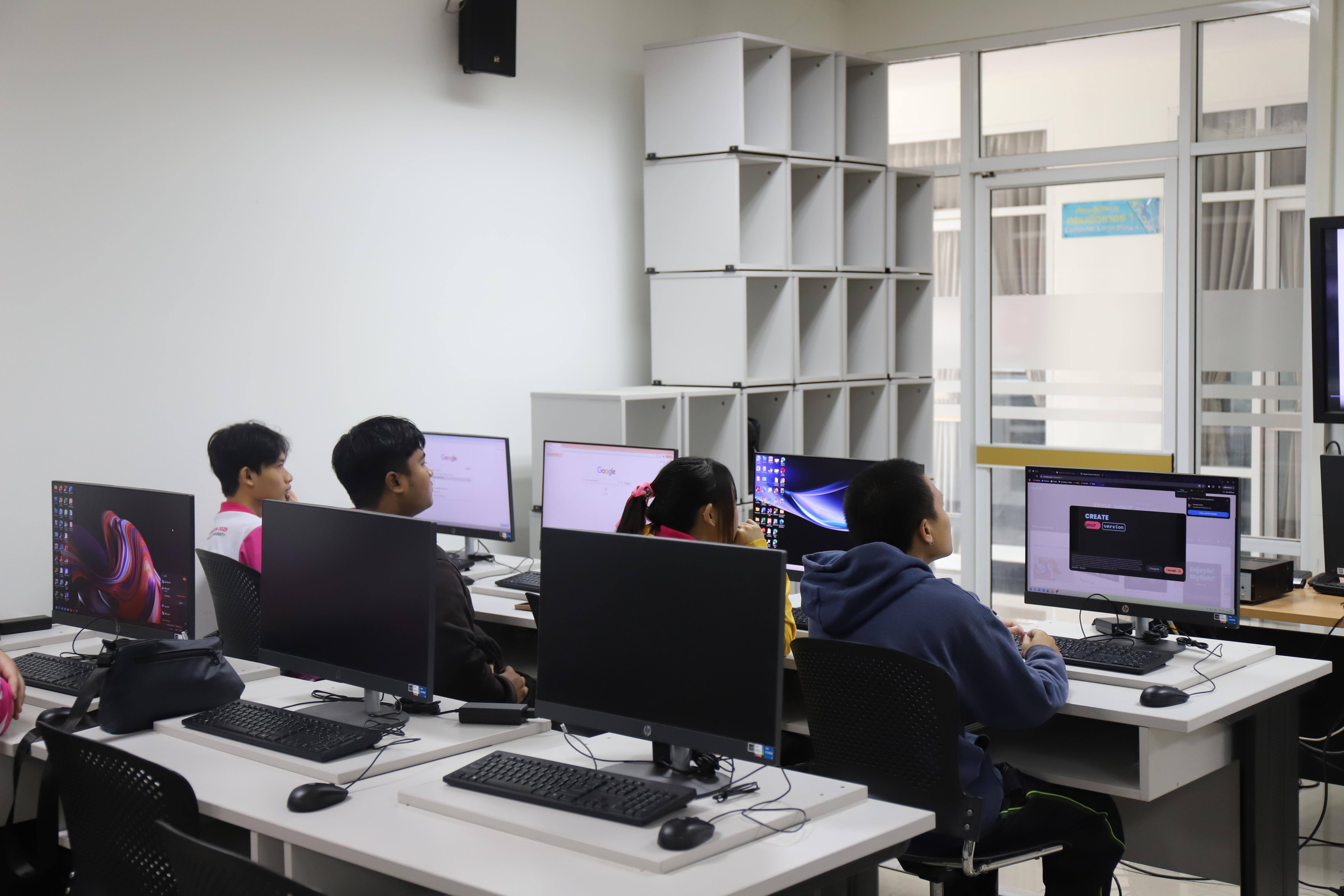 18. อบรมนักศึกษาคอมพิวเตอร์