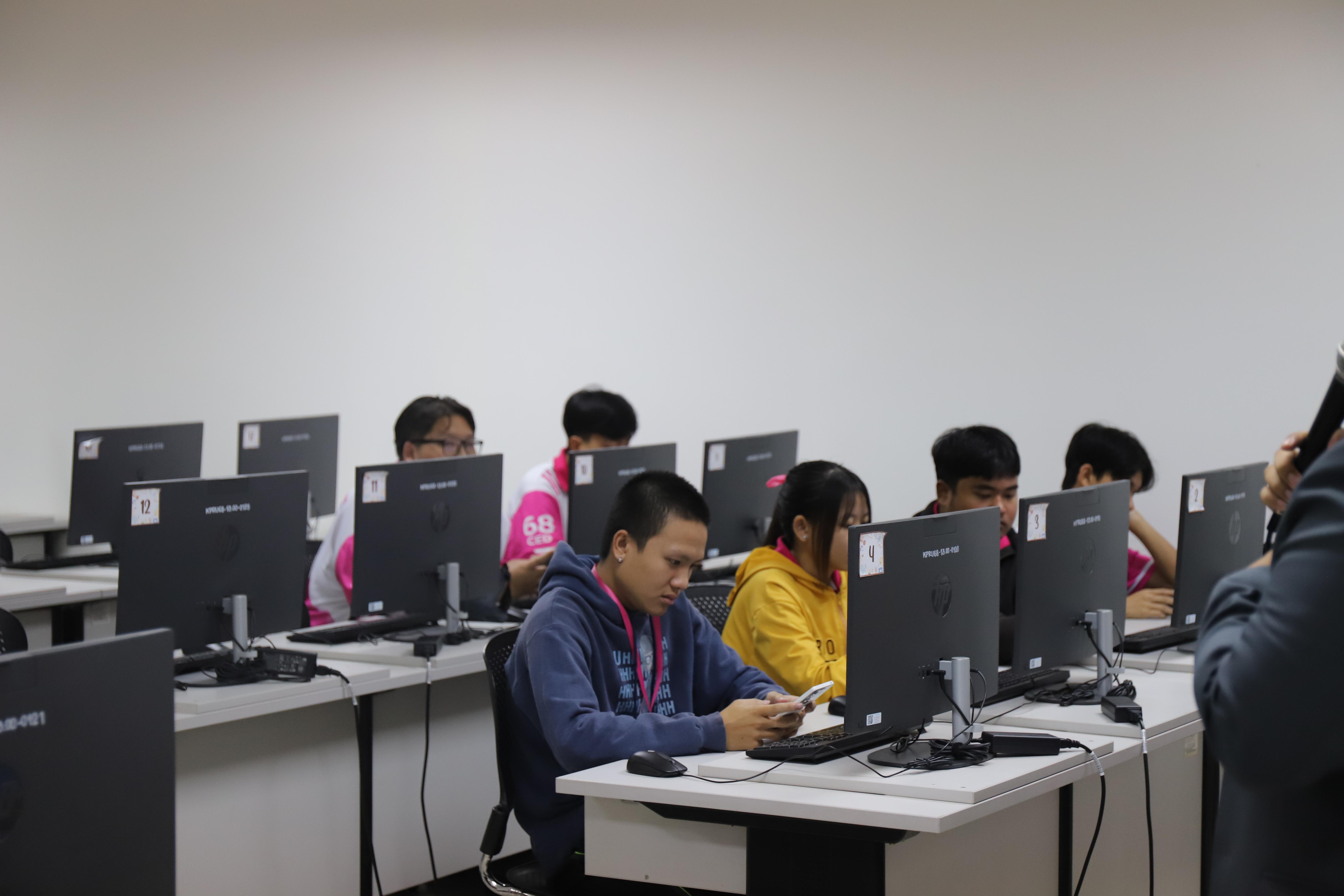 35. อบรมนักศึกษาคอมพิวเตอร์