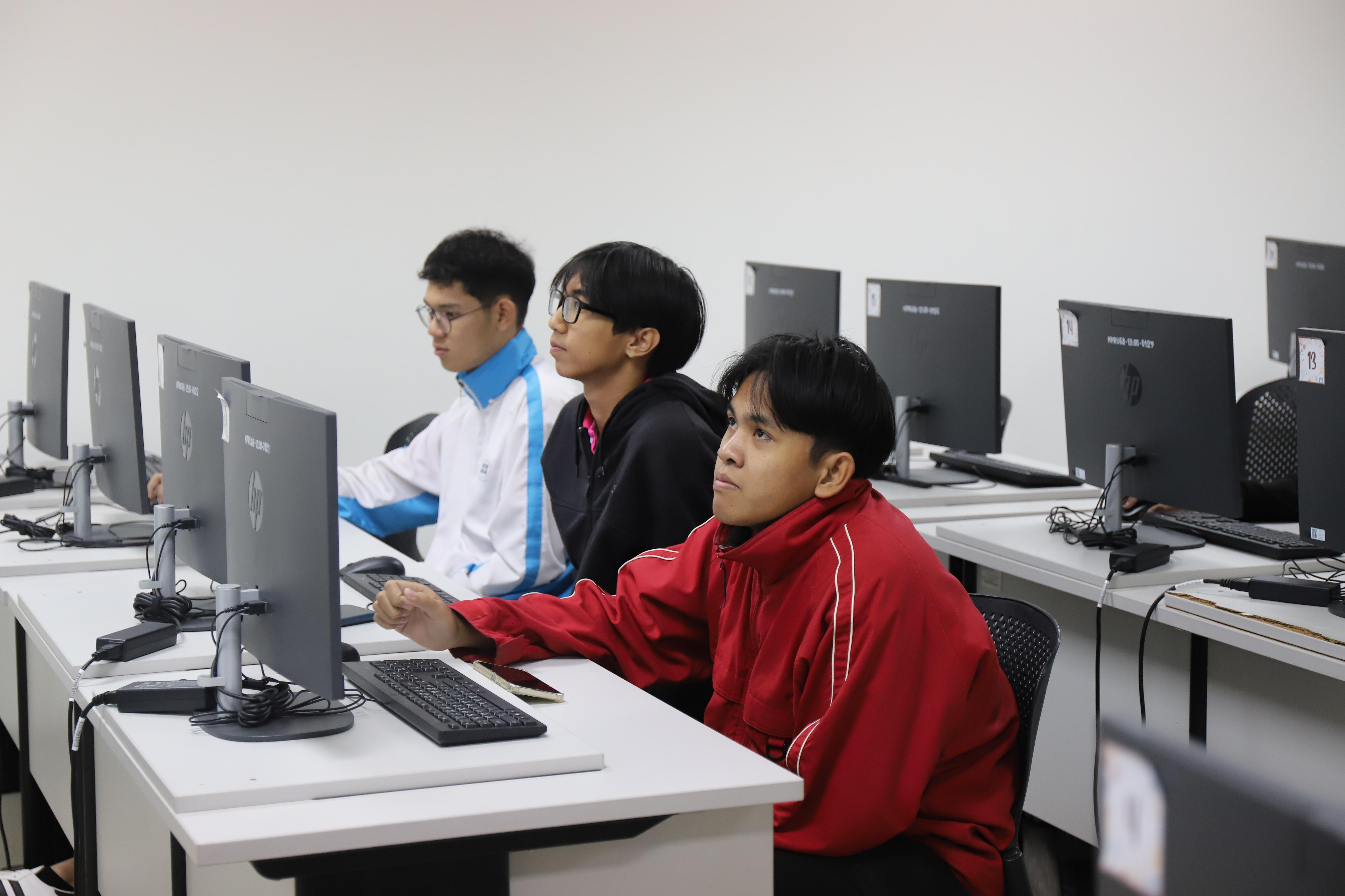 42. อบรมนักศึกษาคอมพิวเตอร์