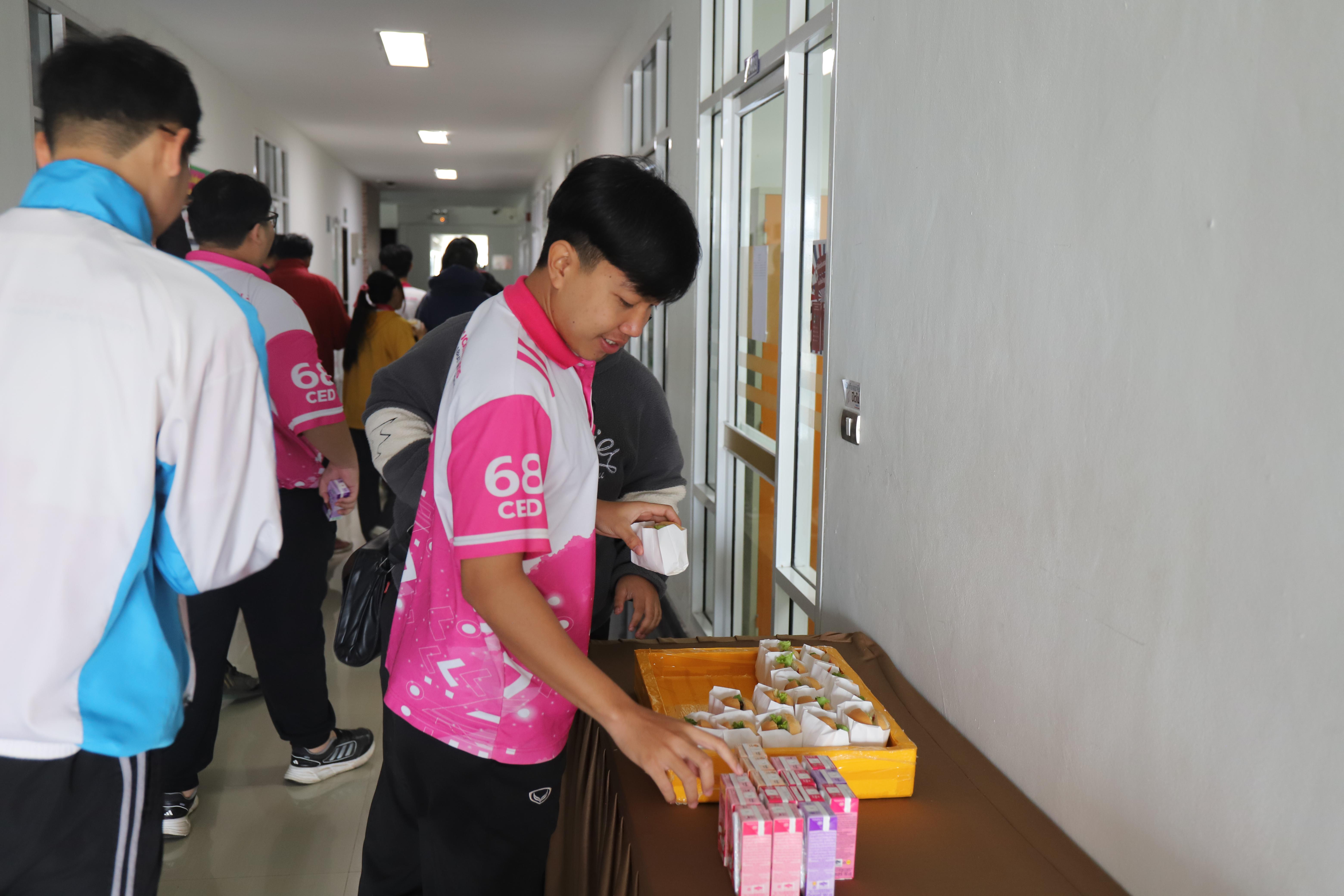 54. อบรมนักศึกษาคอมพิวเตอร์