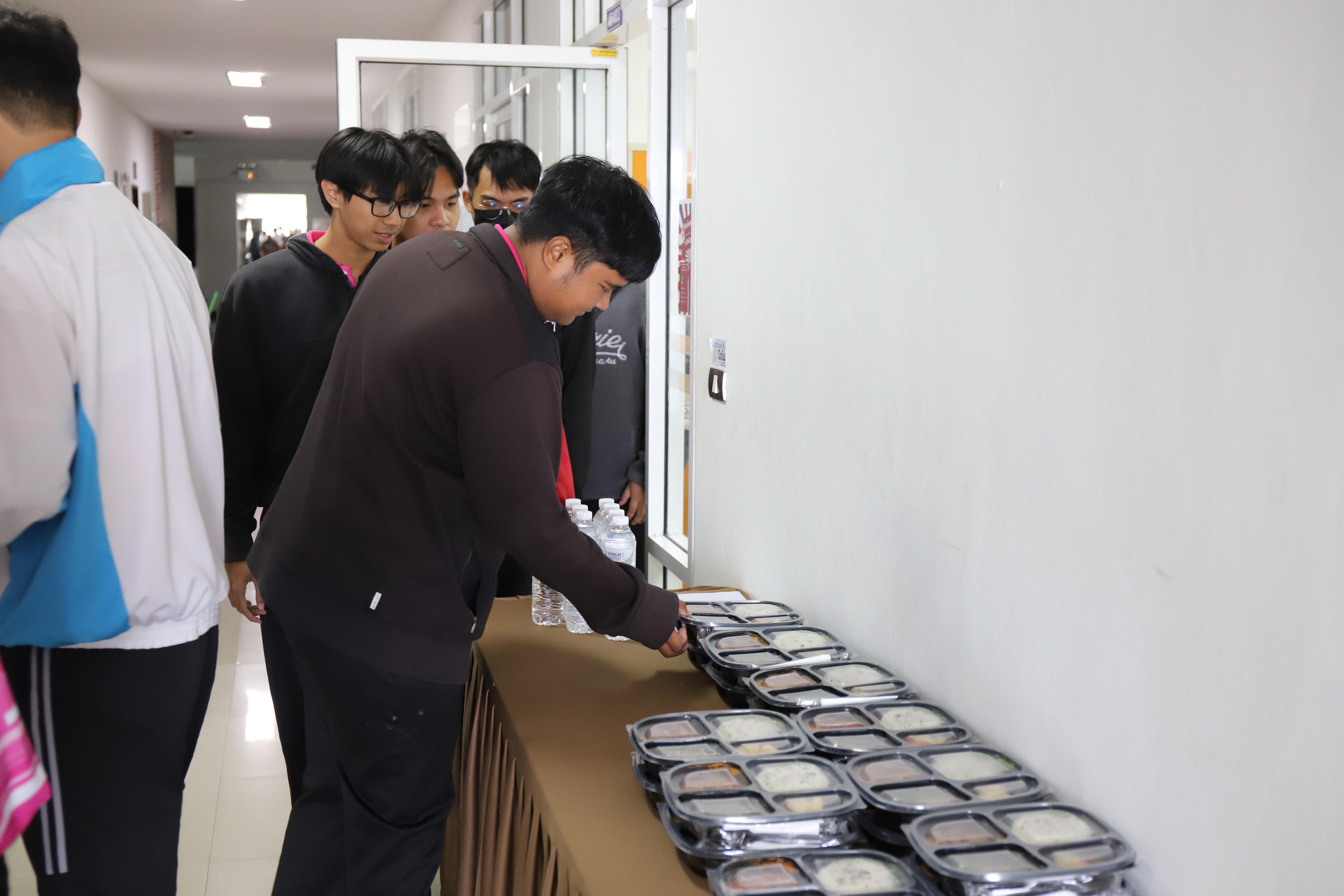 74. อบรมนักศึกษาคอมพิวเตอร์